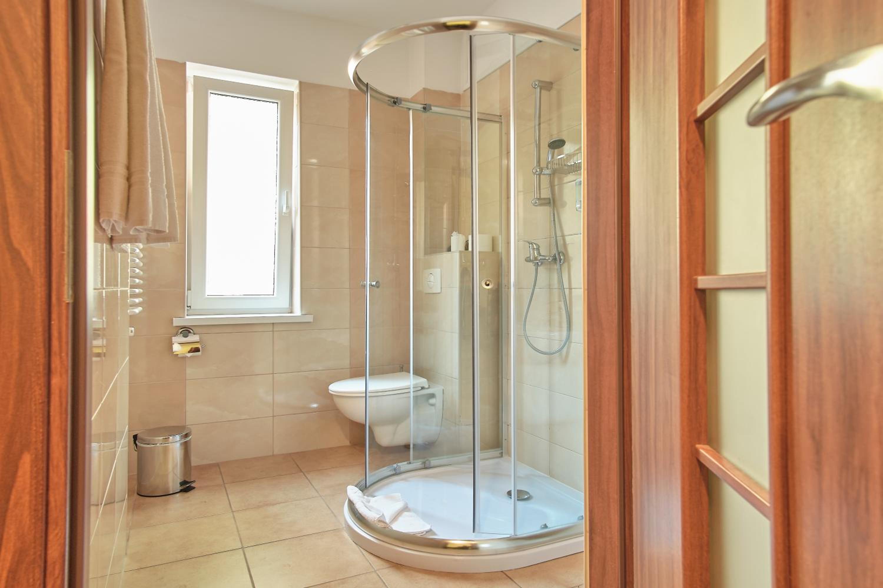 Double or Twin Room - Photo 12