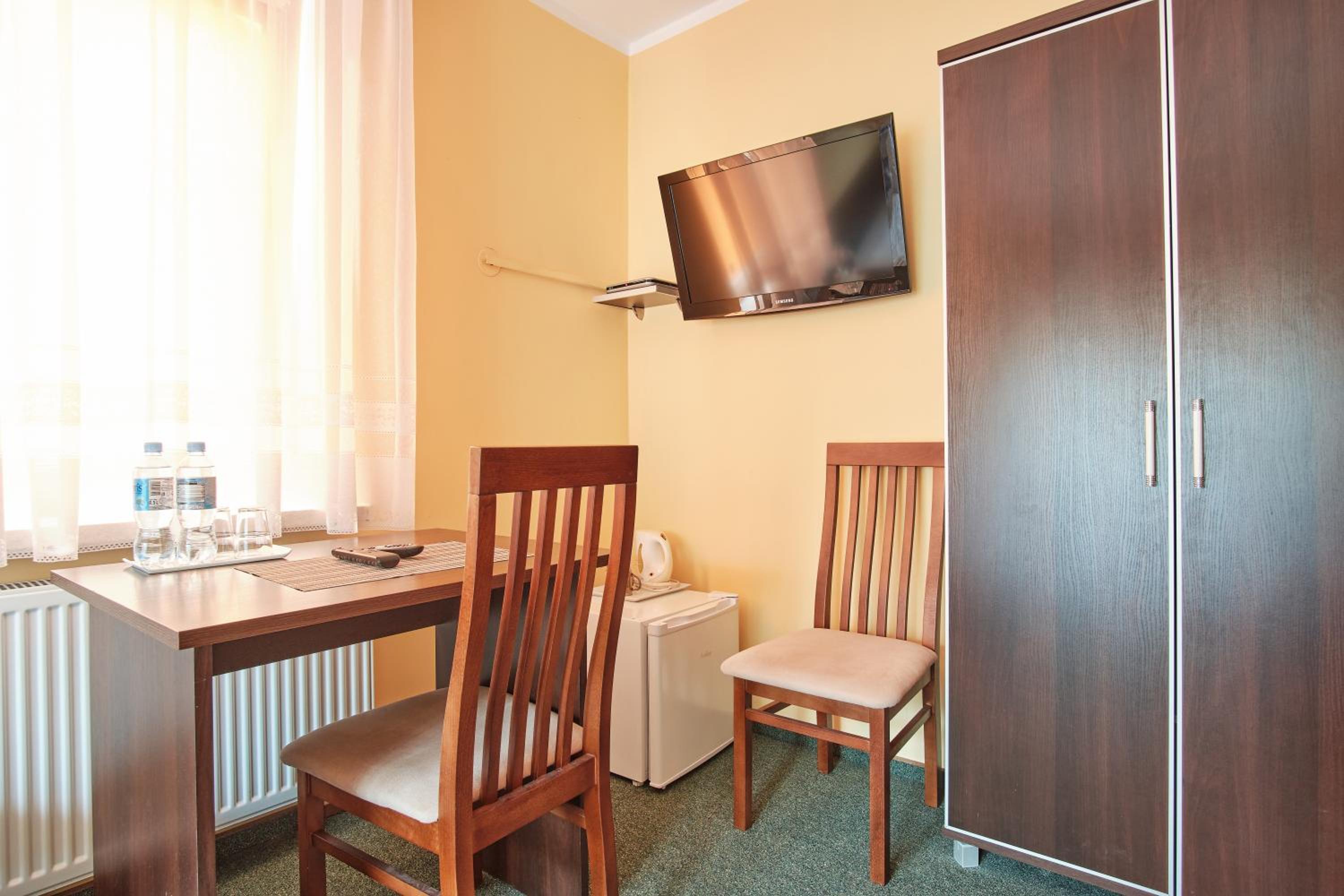 Double or Twin Room - Photo 10