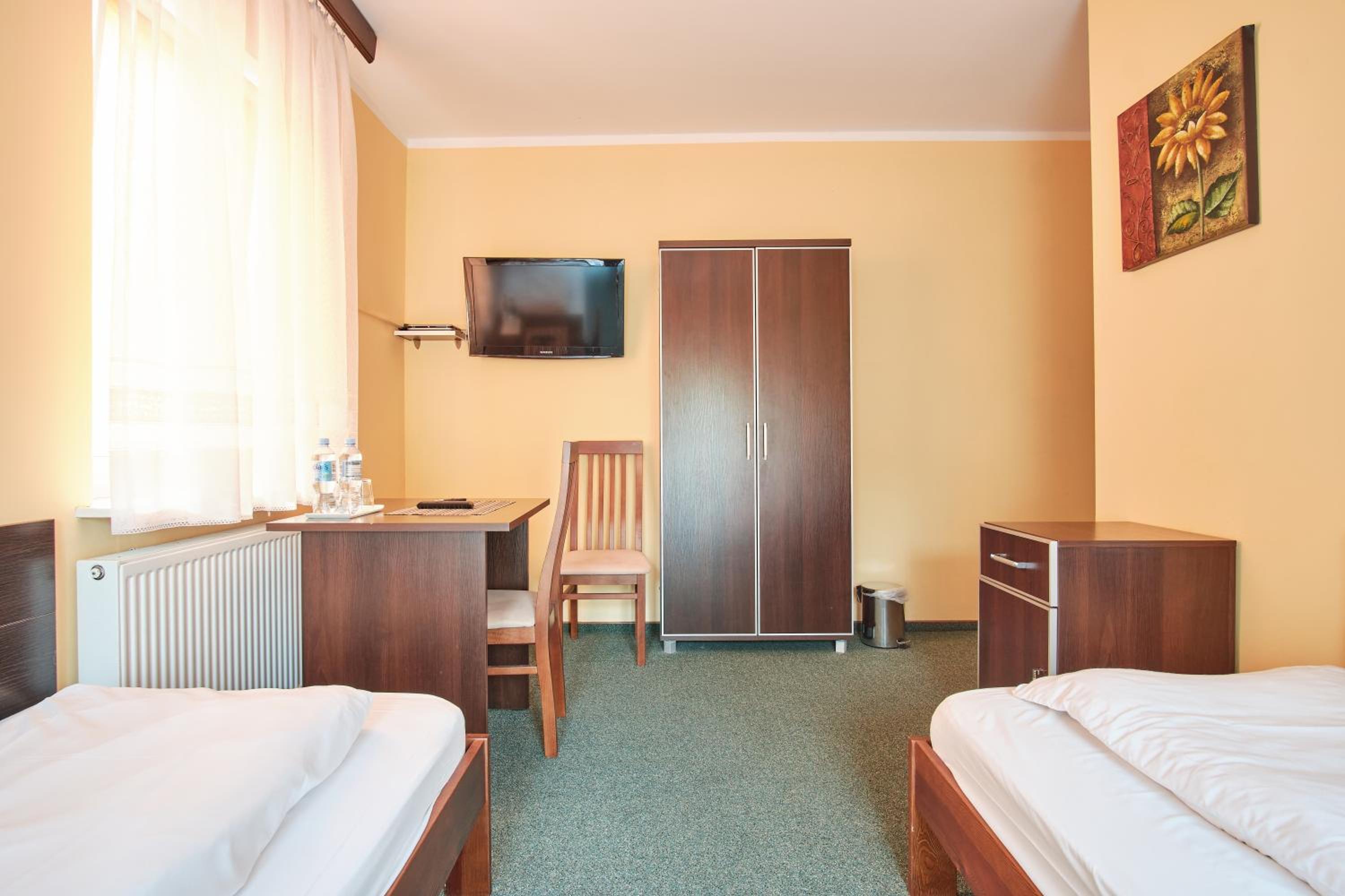 Double or Twin Room - Photo 22