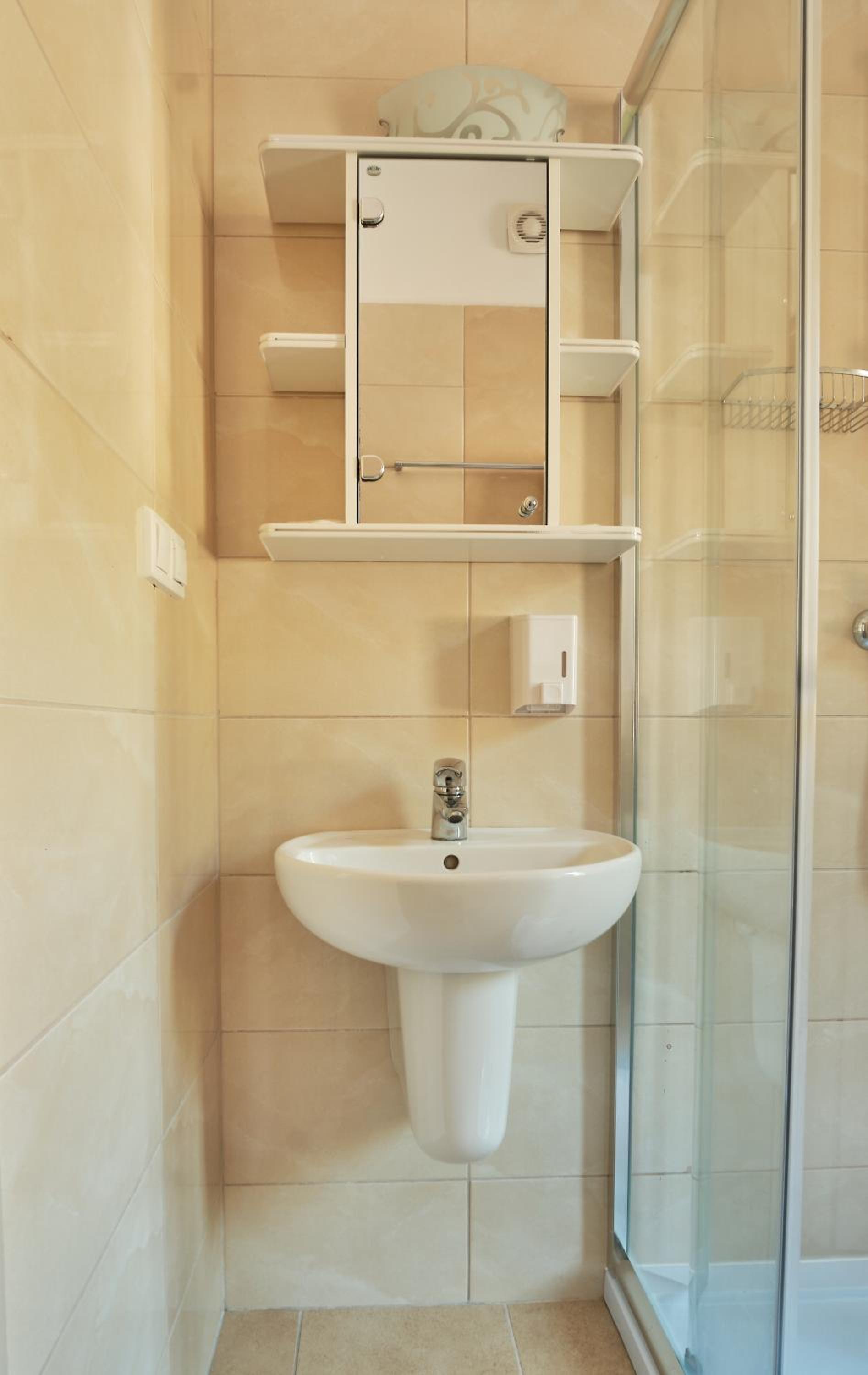 Double or Twin Room - Photo 15