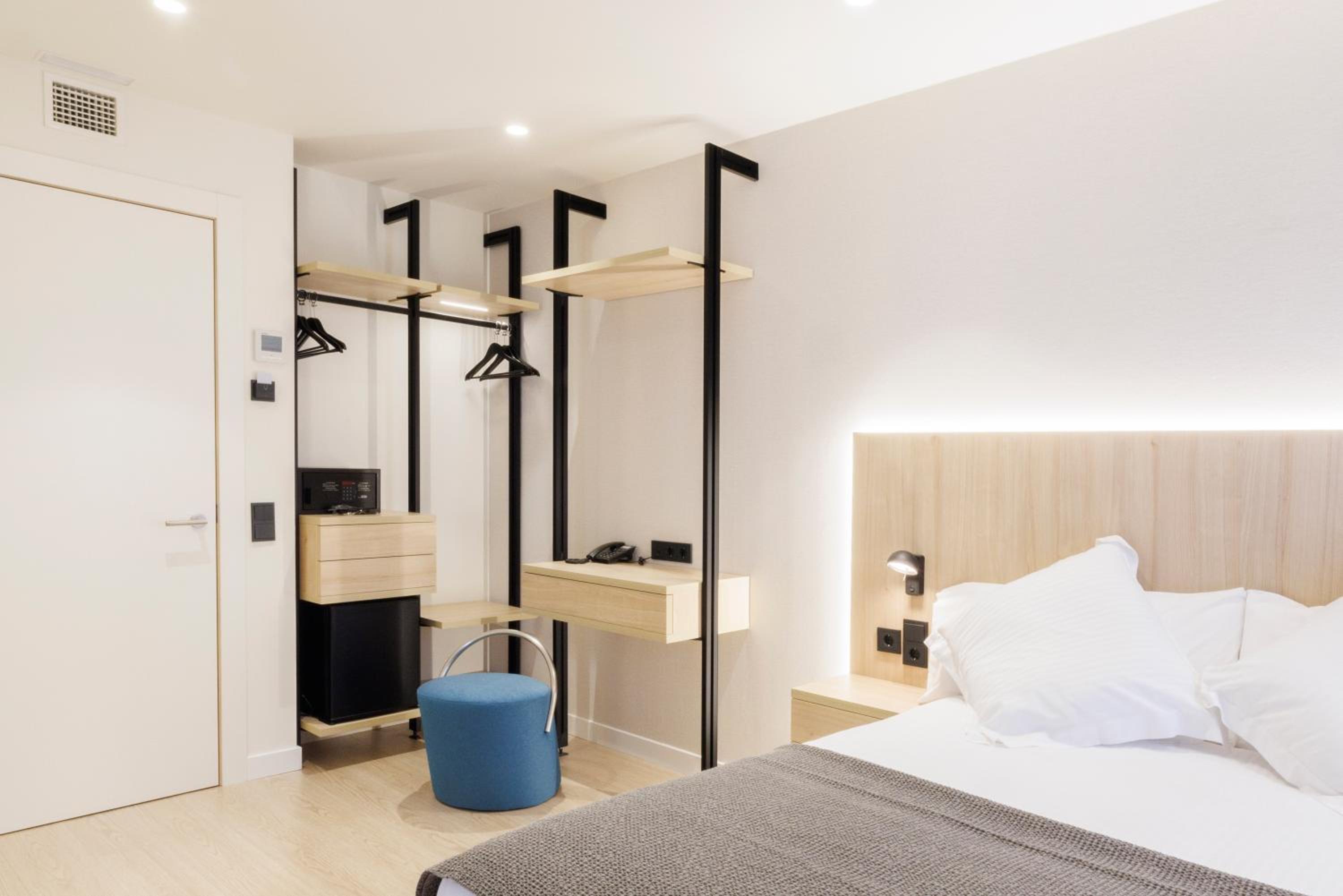Double Room - Photo 11