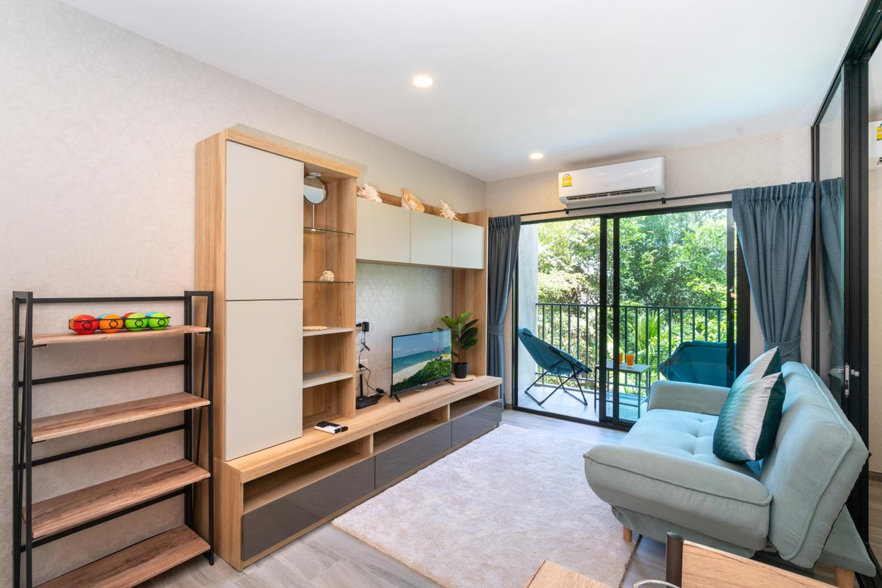 One-Bedroom Apartment with Pool View