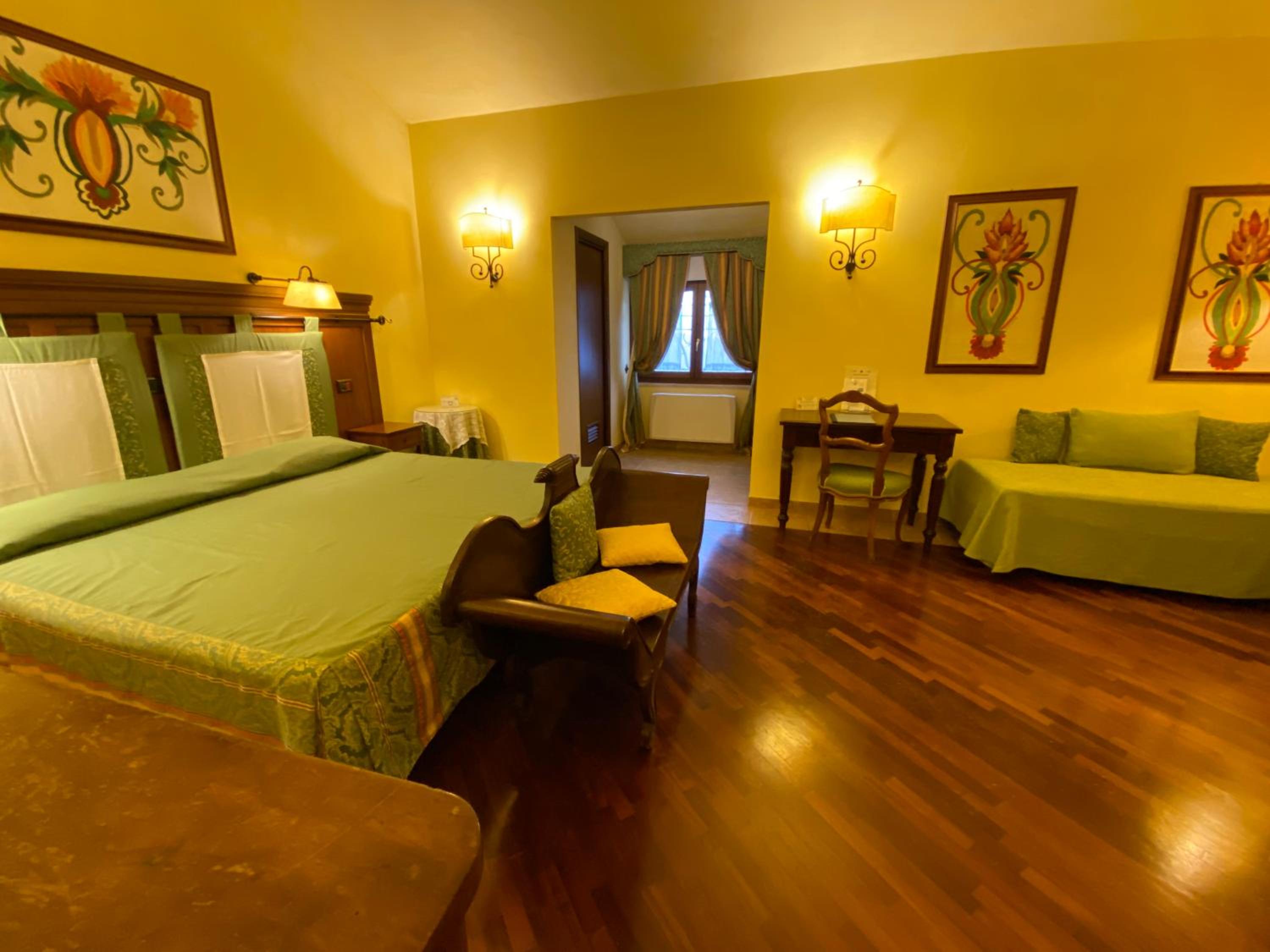Deluxe Room - Photo 6