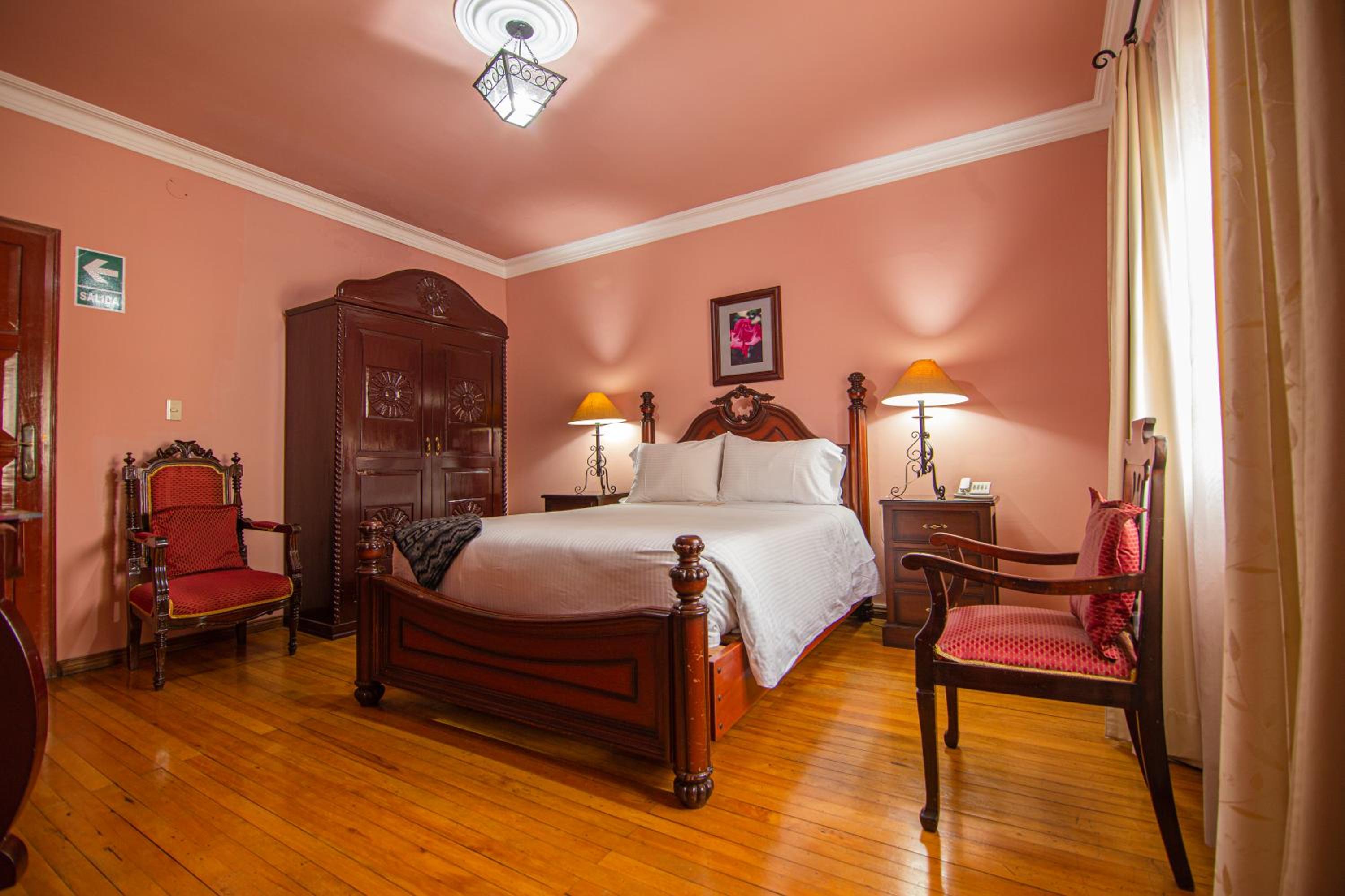 Deluxe Queen Room photo 3