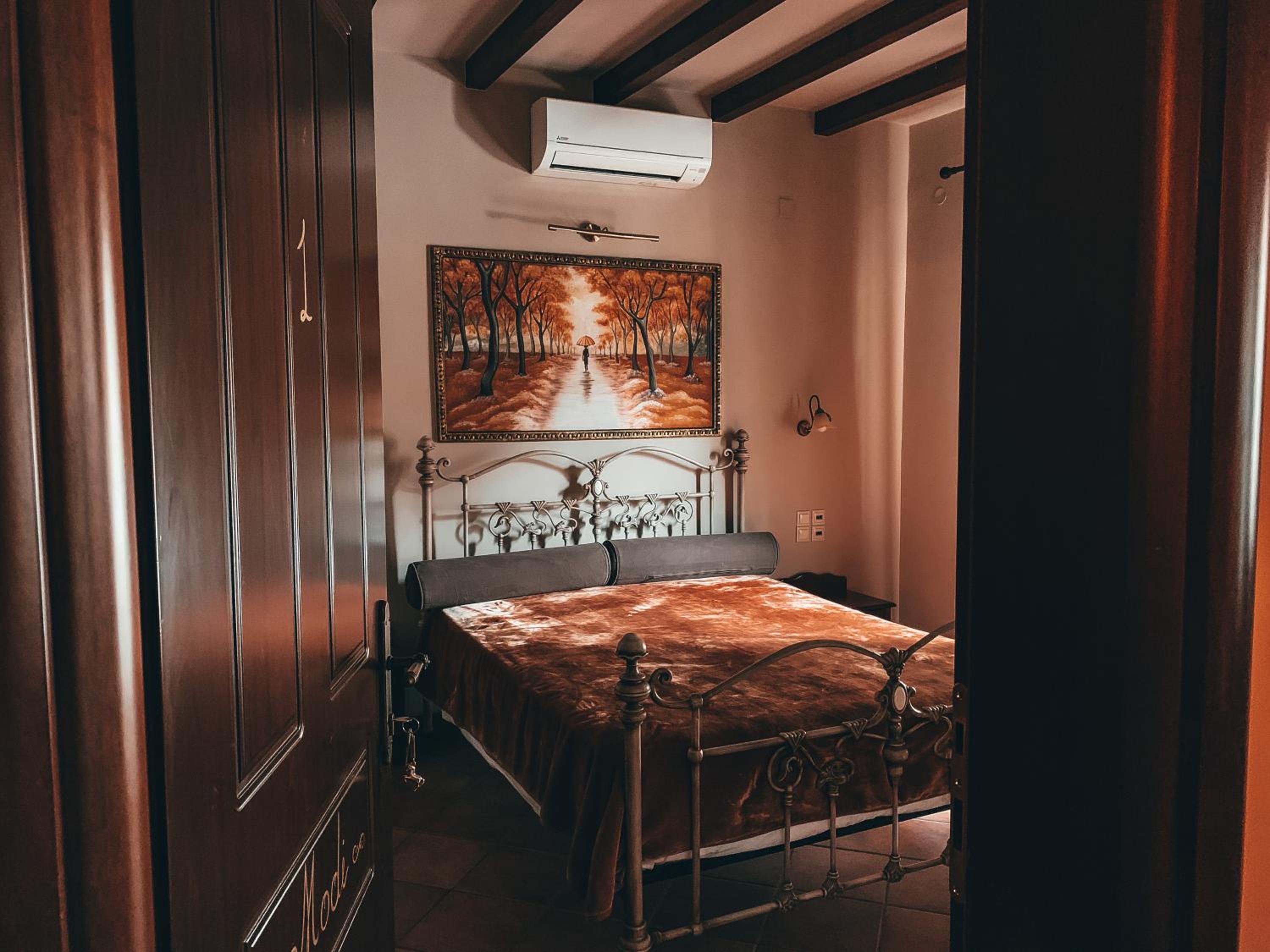 Twin Room with Meteora View - Photo 13