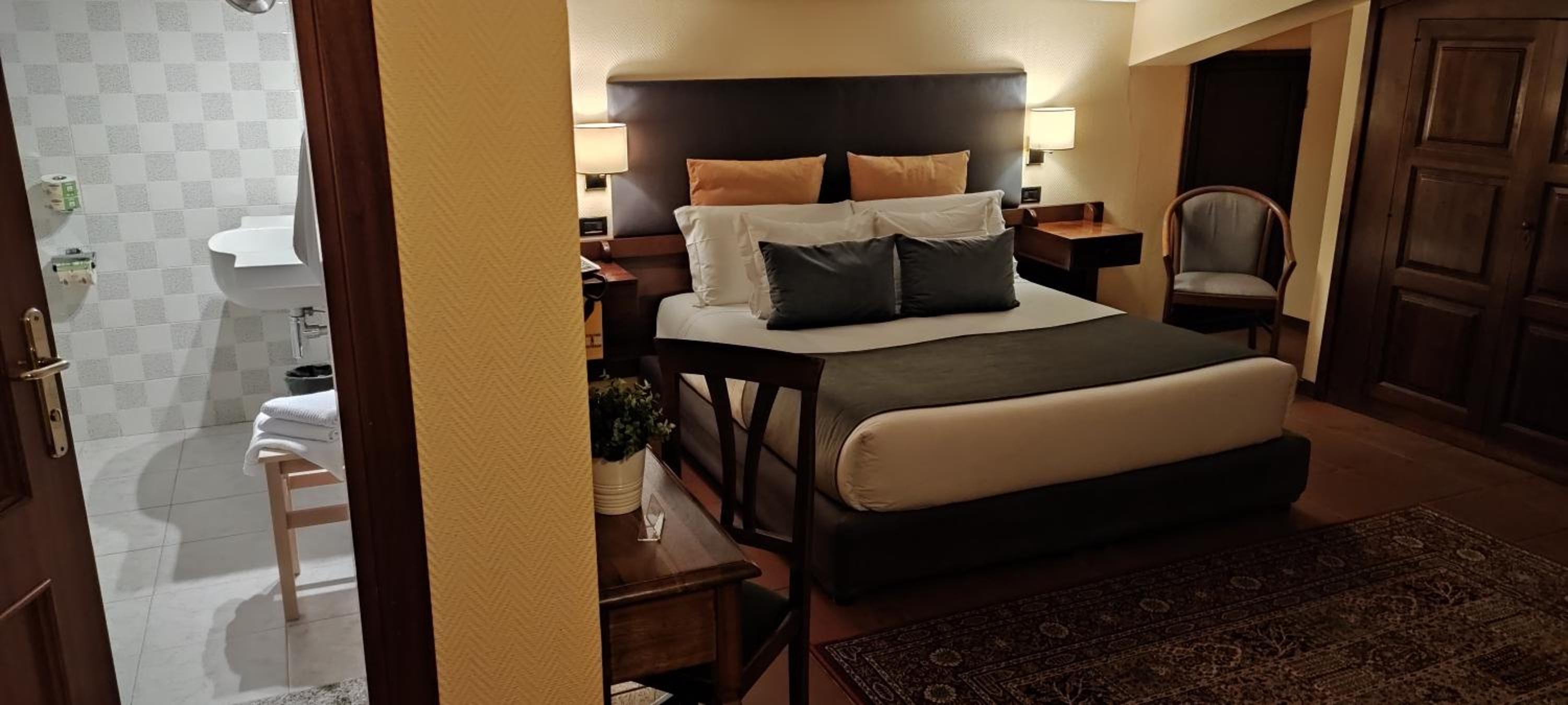 Classic Double Room - Photo 7