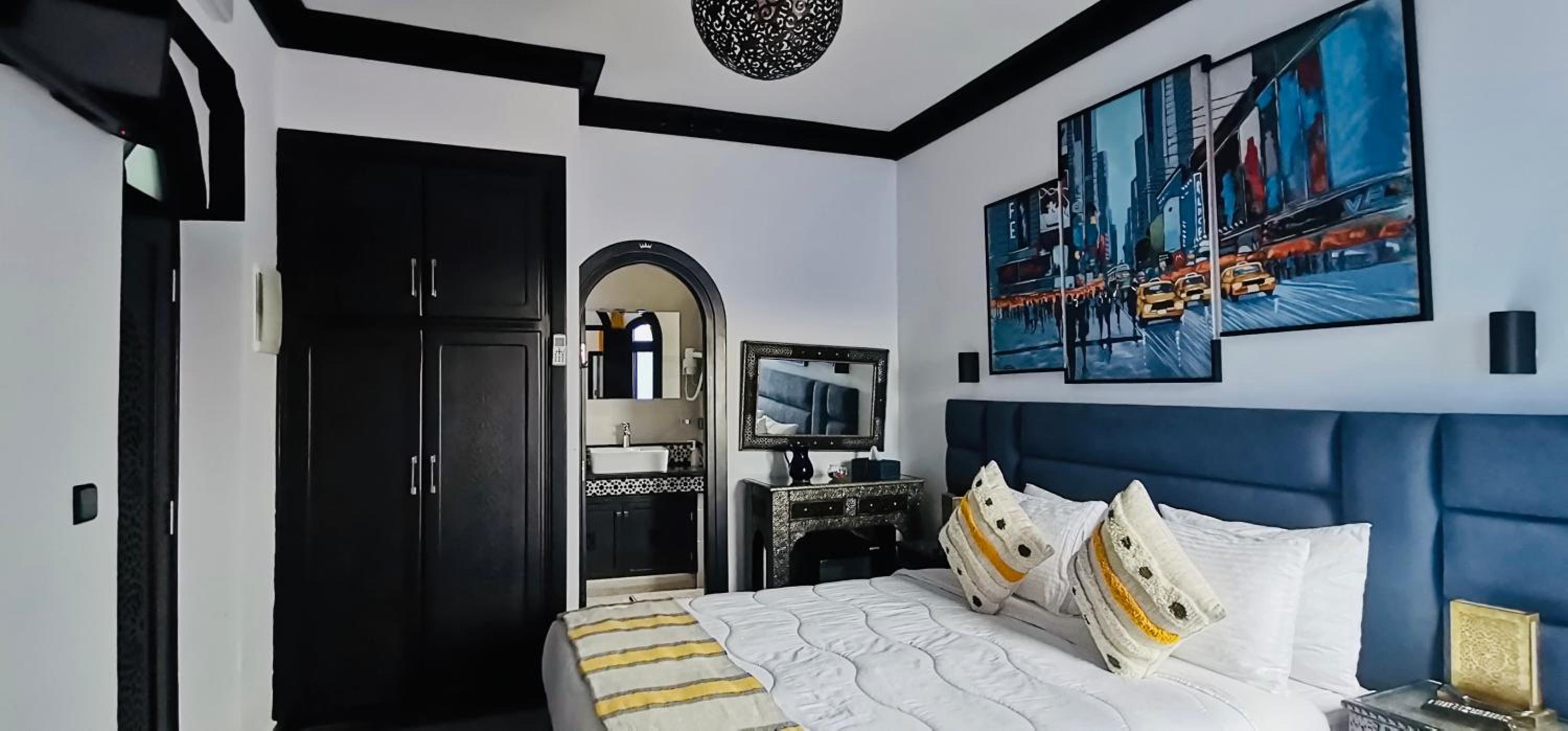 Double or Twin Room with Balcony - Photo 25