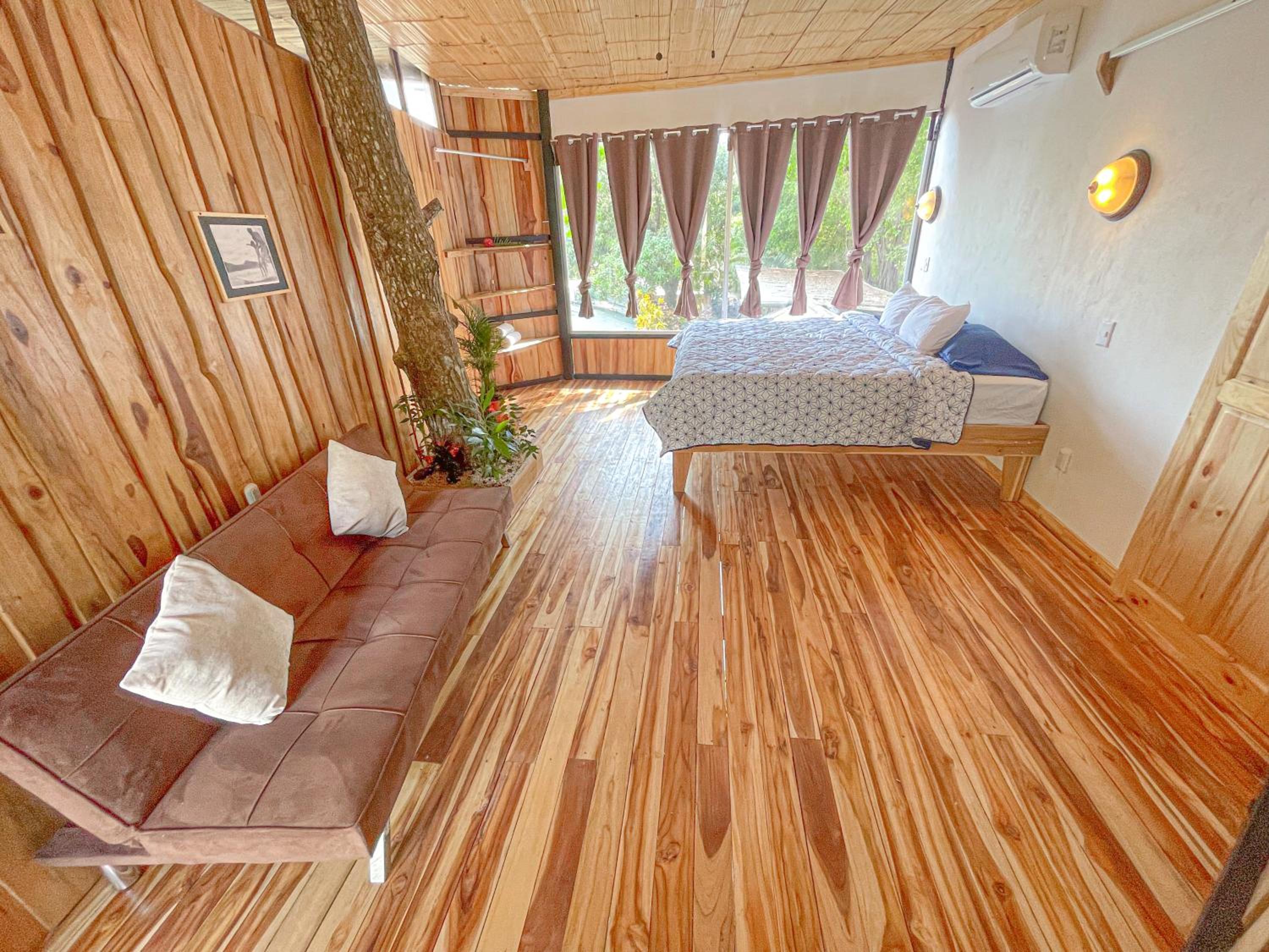 Deluxe King Suite photo 1