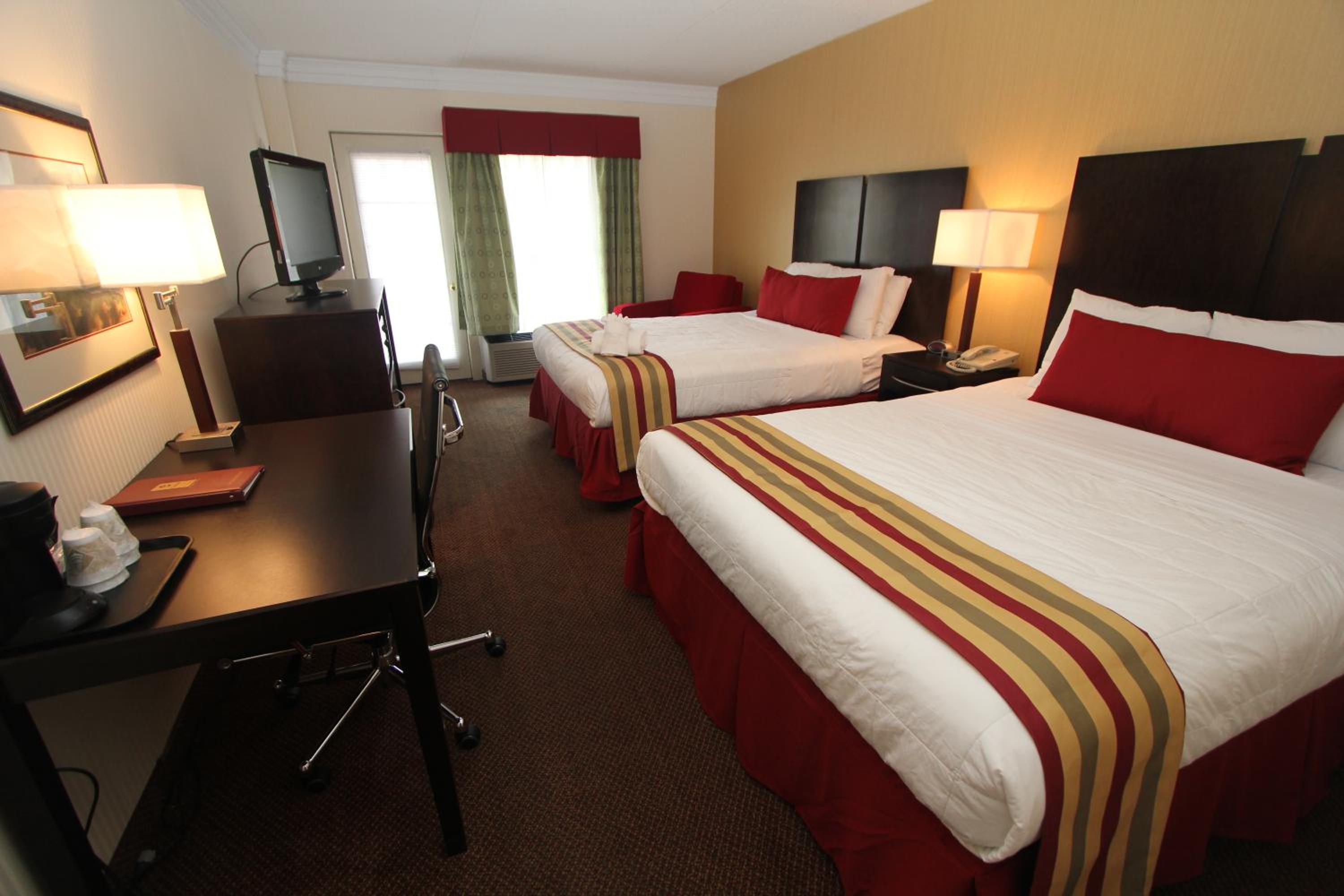 Queen Room with Two Queen Beds - Non-Smoking photo 1