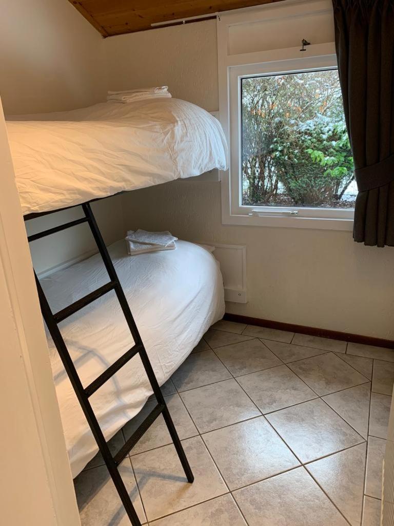 Three-Bedroom House - Photo 10