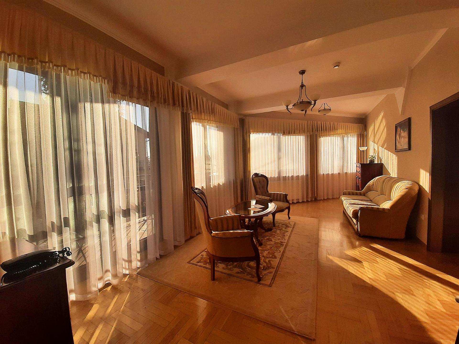 Apartment photo 1