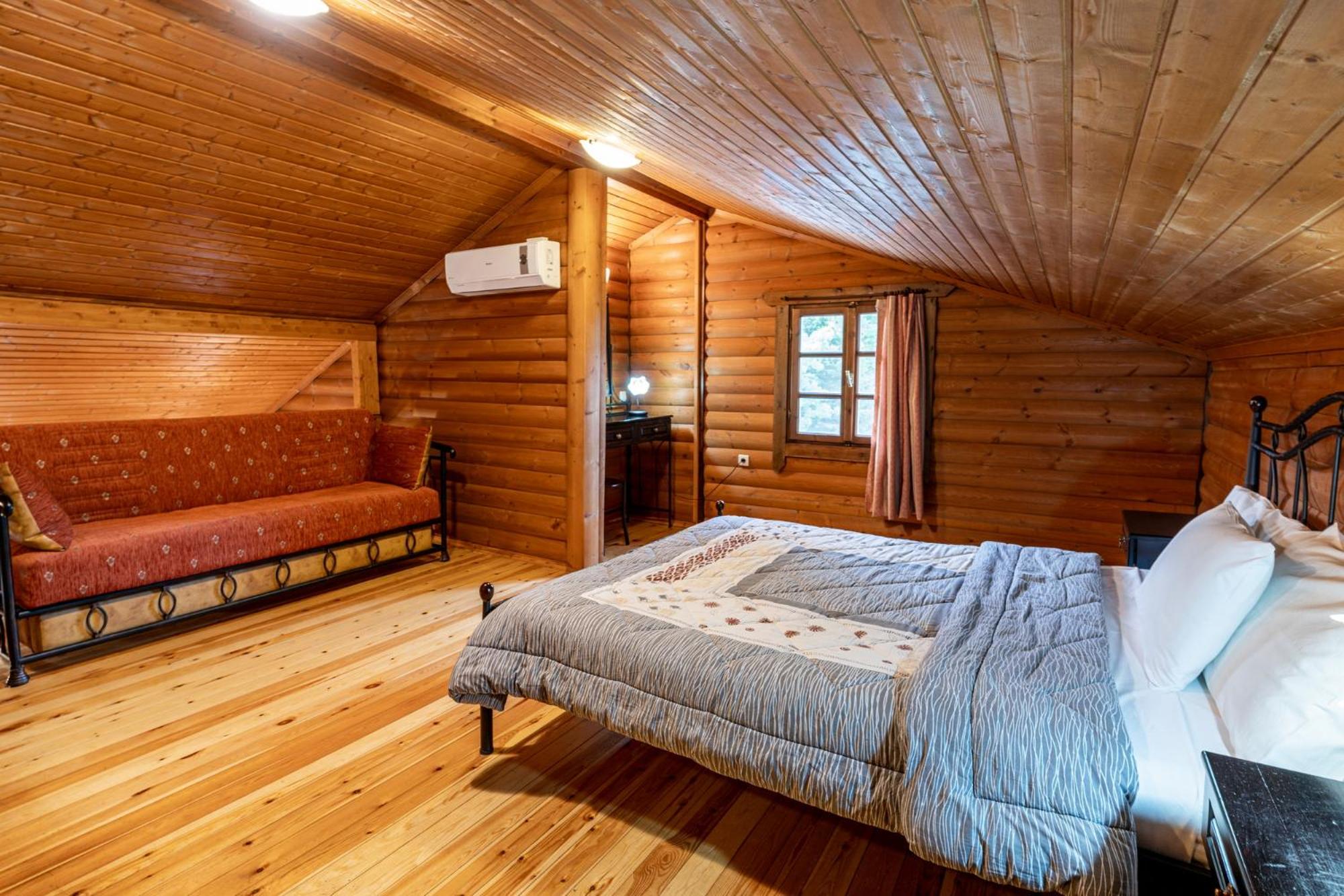Chalet with Fireplace (5 Adults) - Split Level