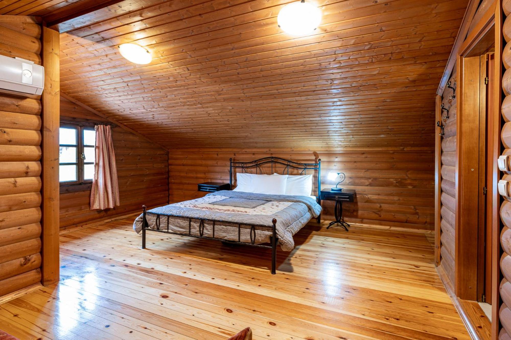 Chalet with Fireplace (6 Adults) - Split Level photo 1