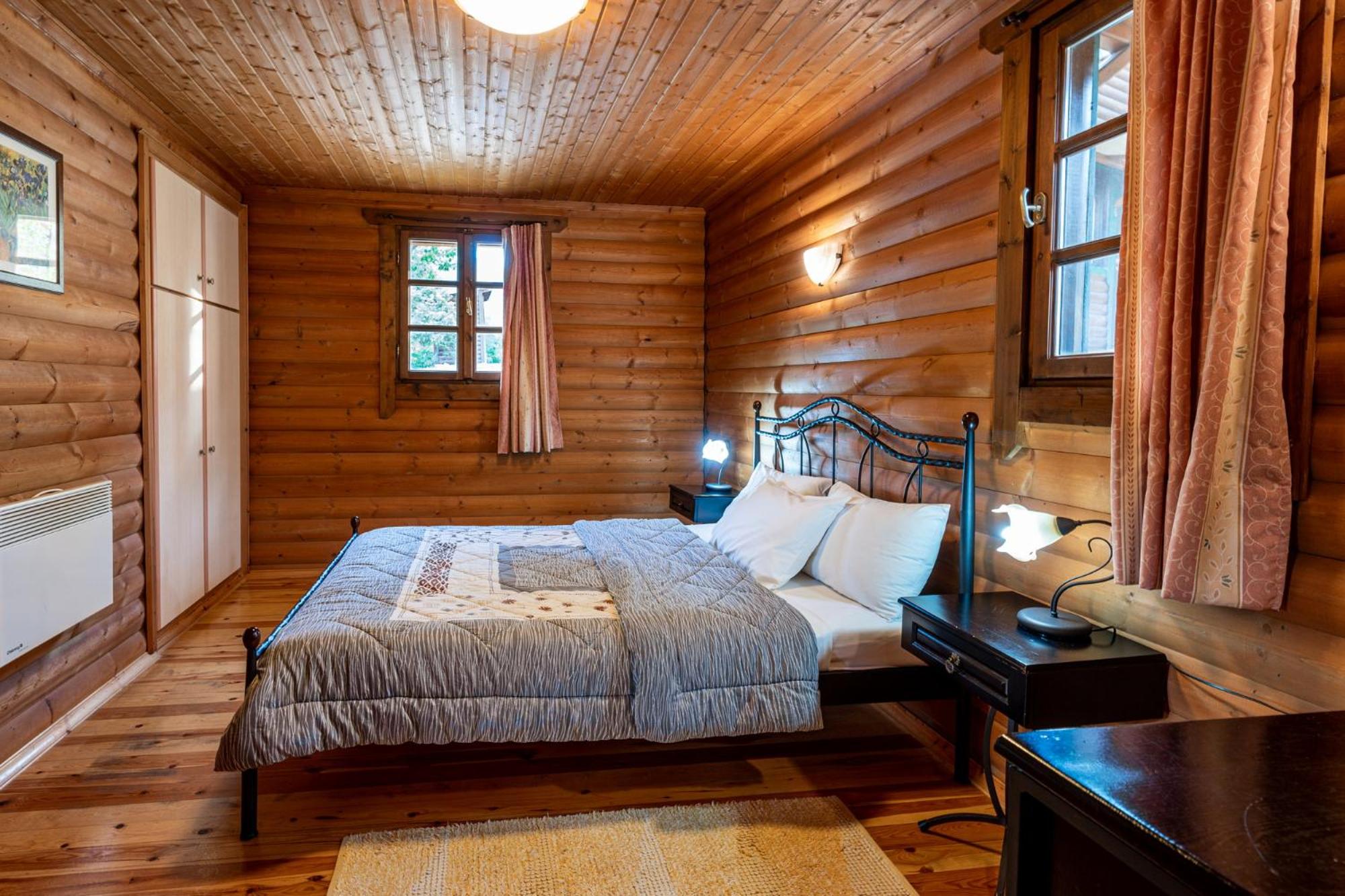 Chalet with Fireplace (4 Adults) - Split Level photo 1