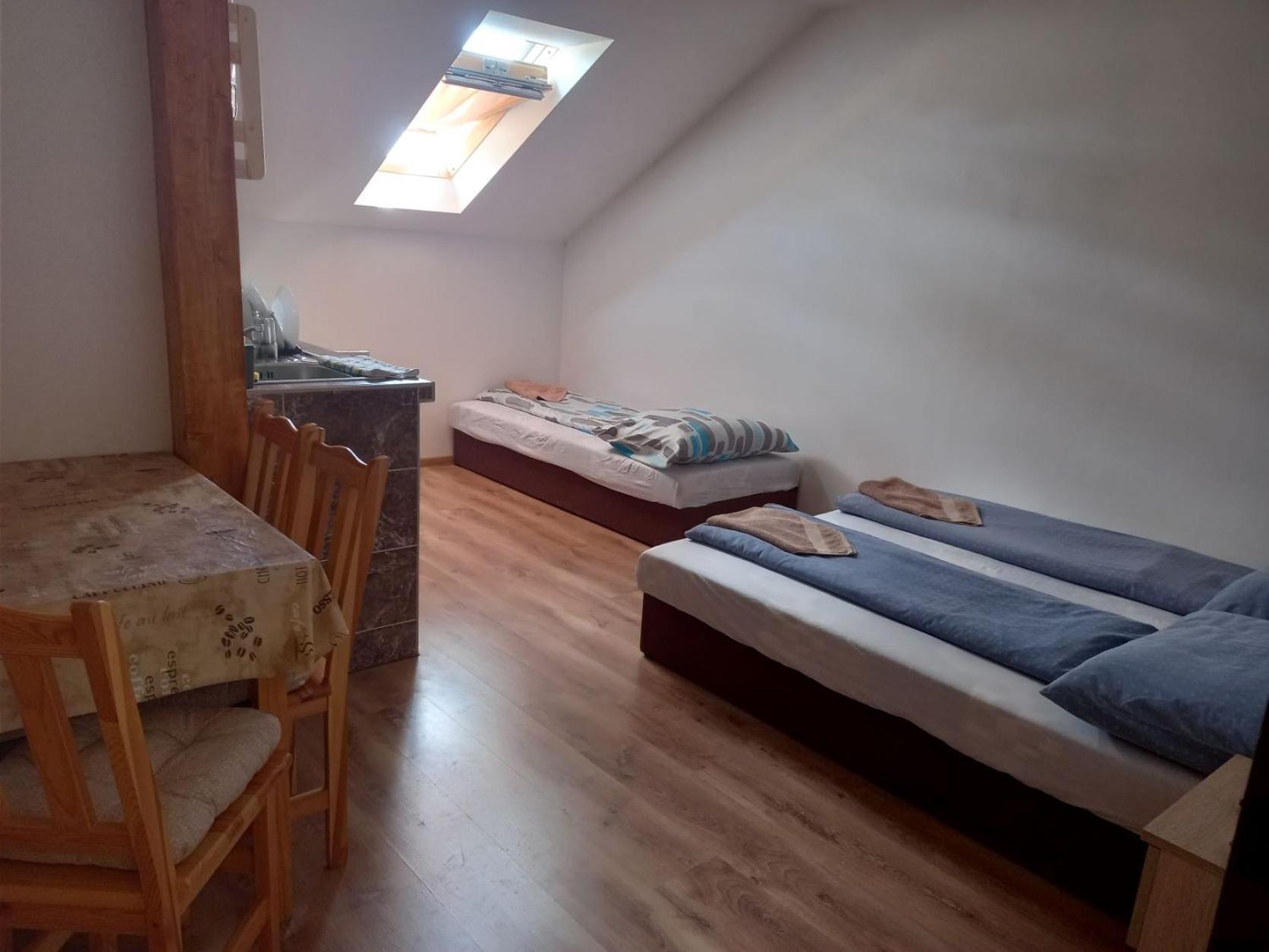 Basic Triple Room photo 1