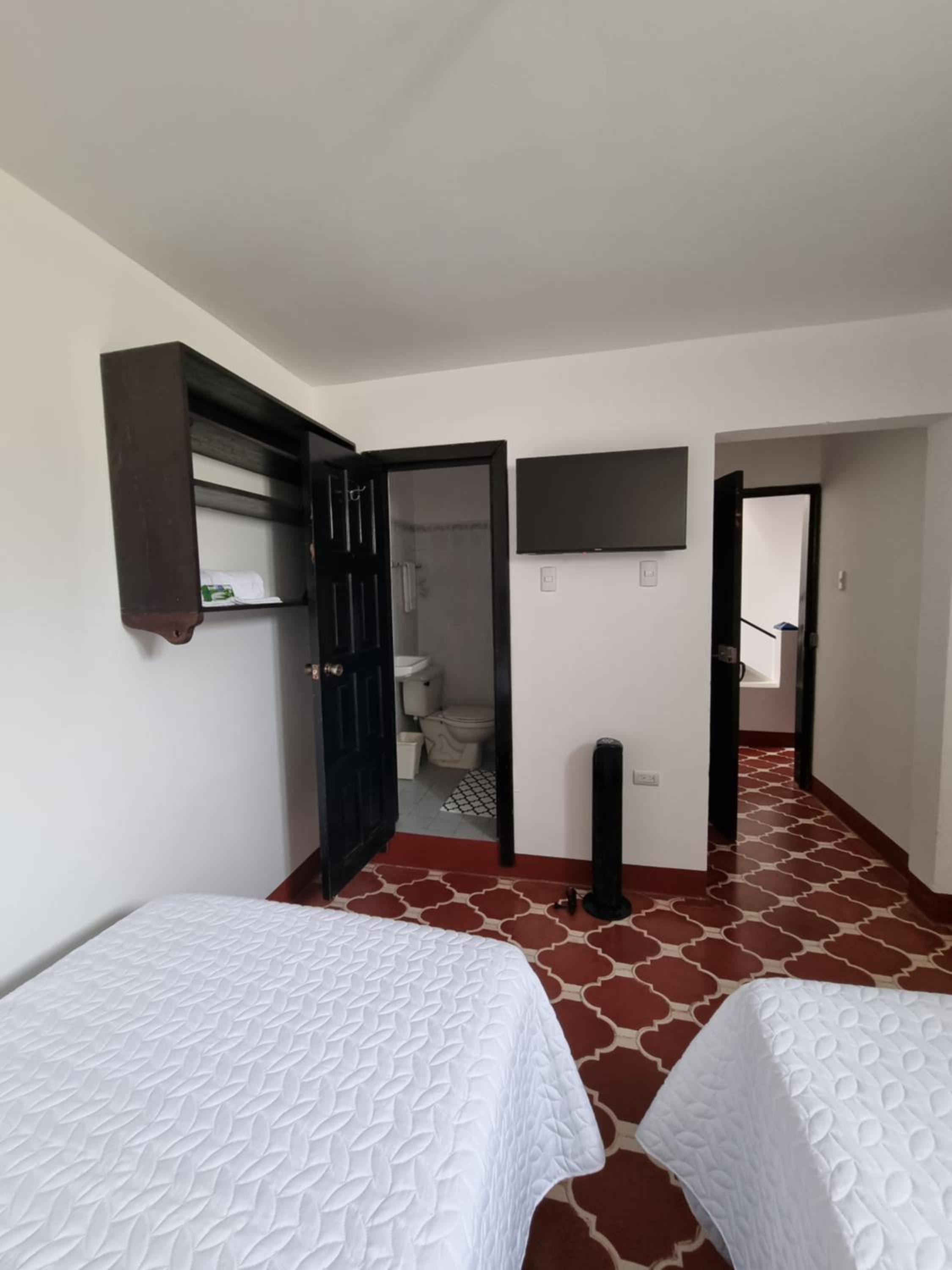 Twin Room with Private Bathroom photo 1