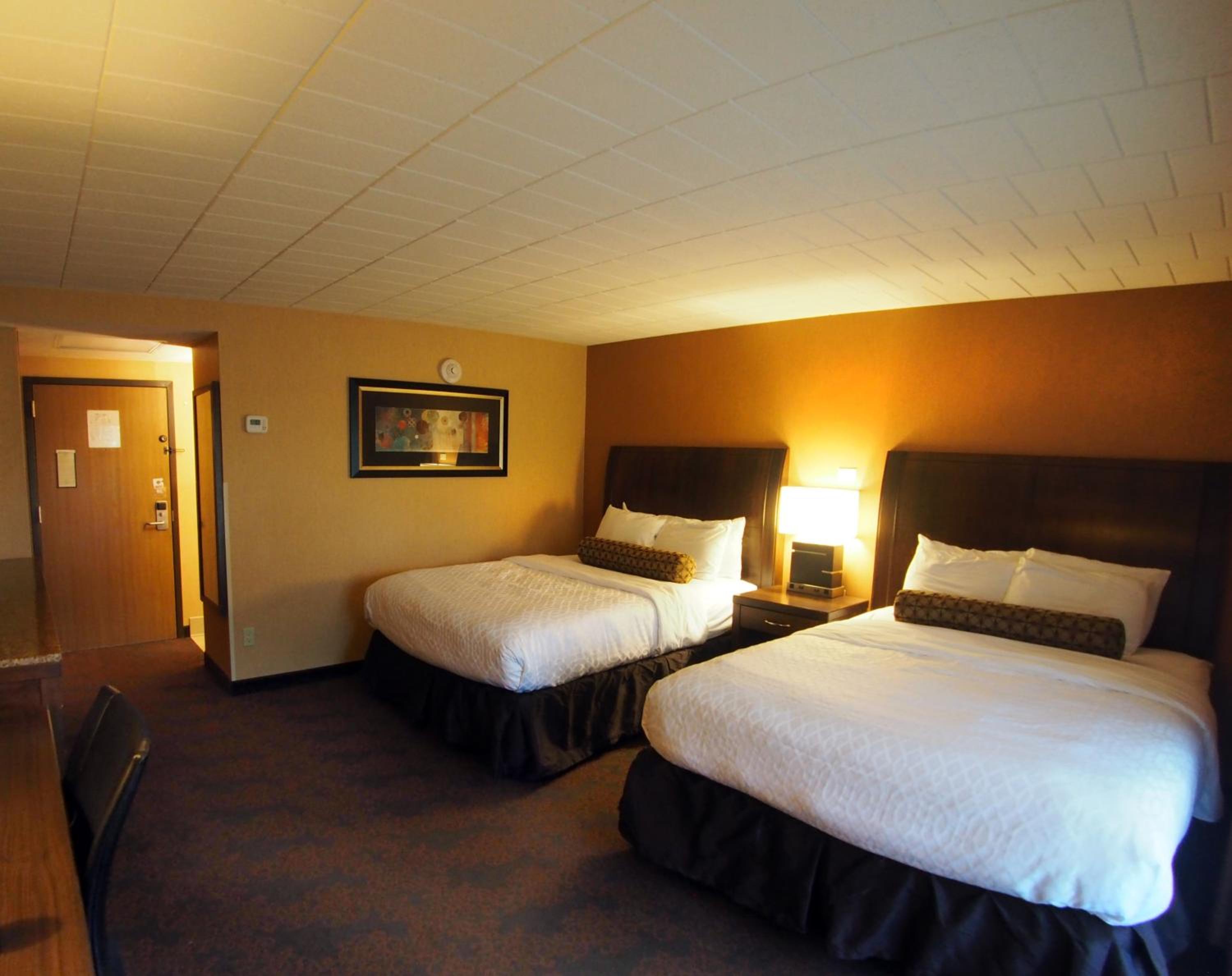 Queen Room with Two Queen Beds with Balcony photo 3