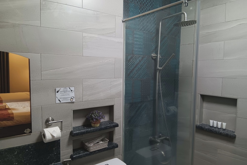 Standard Twin Room - Photo 10
