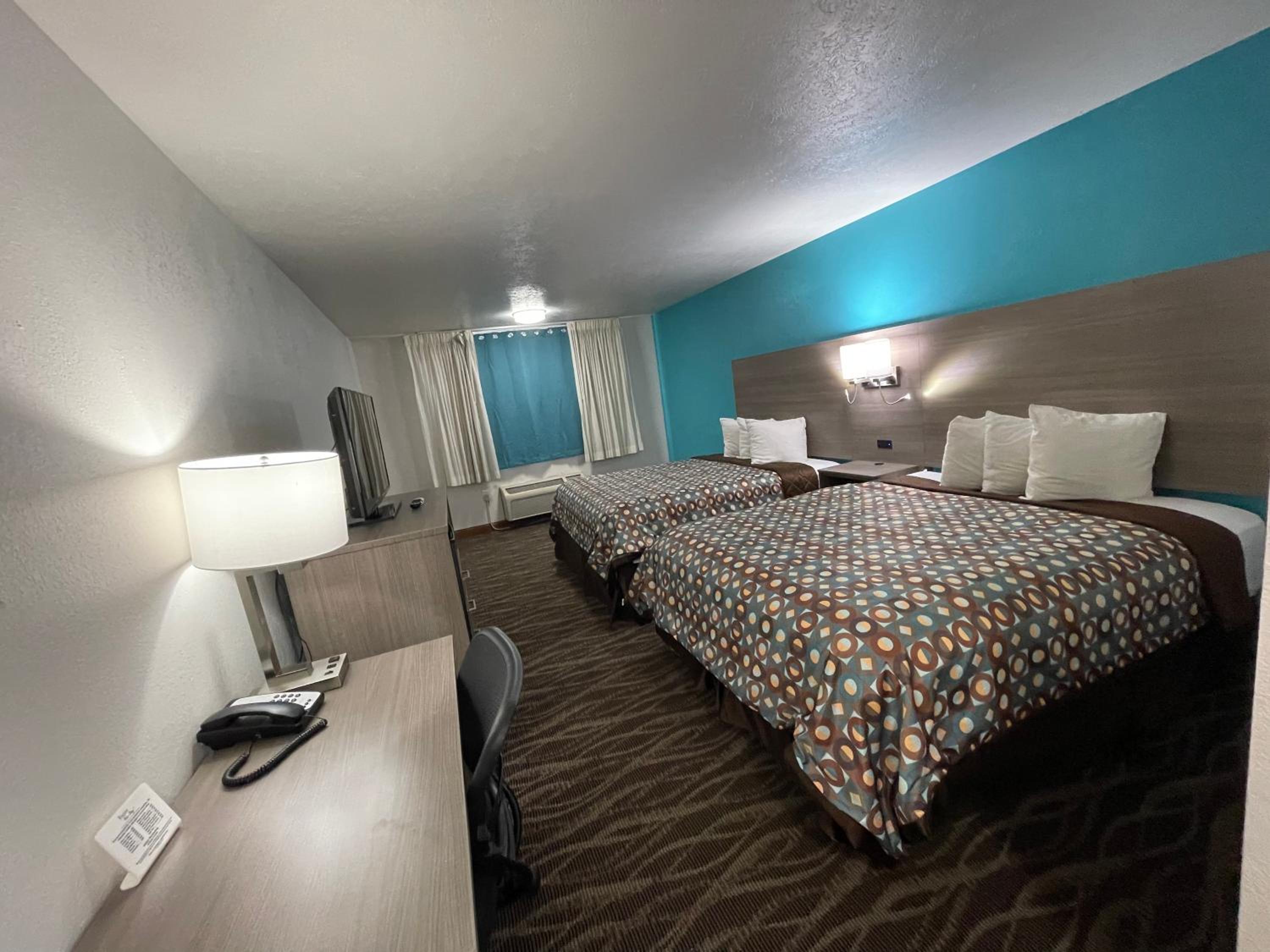 2 Queen Beds, Dog-Friendly, Non-Smoking - Photo 10