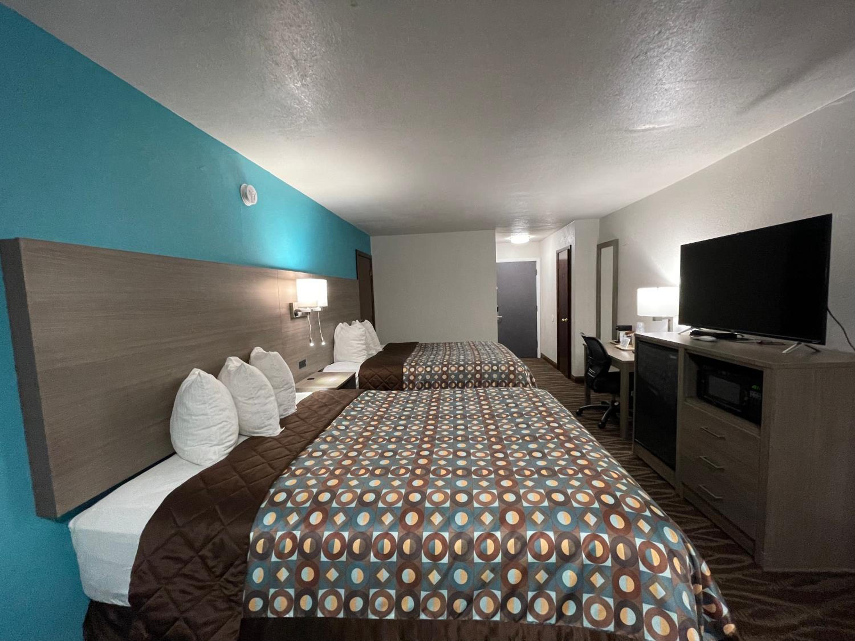 2 Queen Beds, Dog-Friendly, Non-Smoking - Photo 11