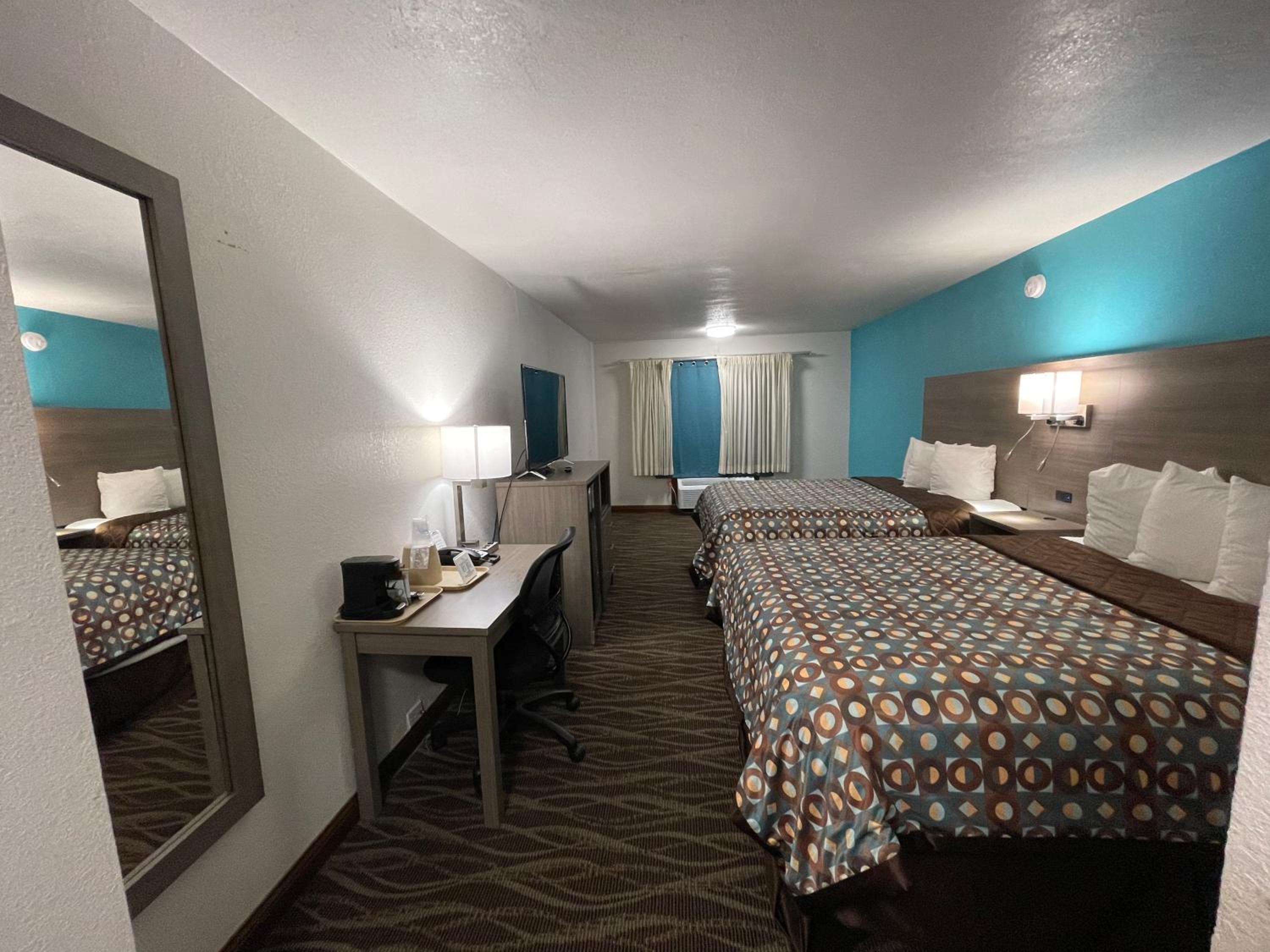 2 Queen Beds, Dog-Friendly, Non-Smoking - Photo 12