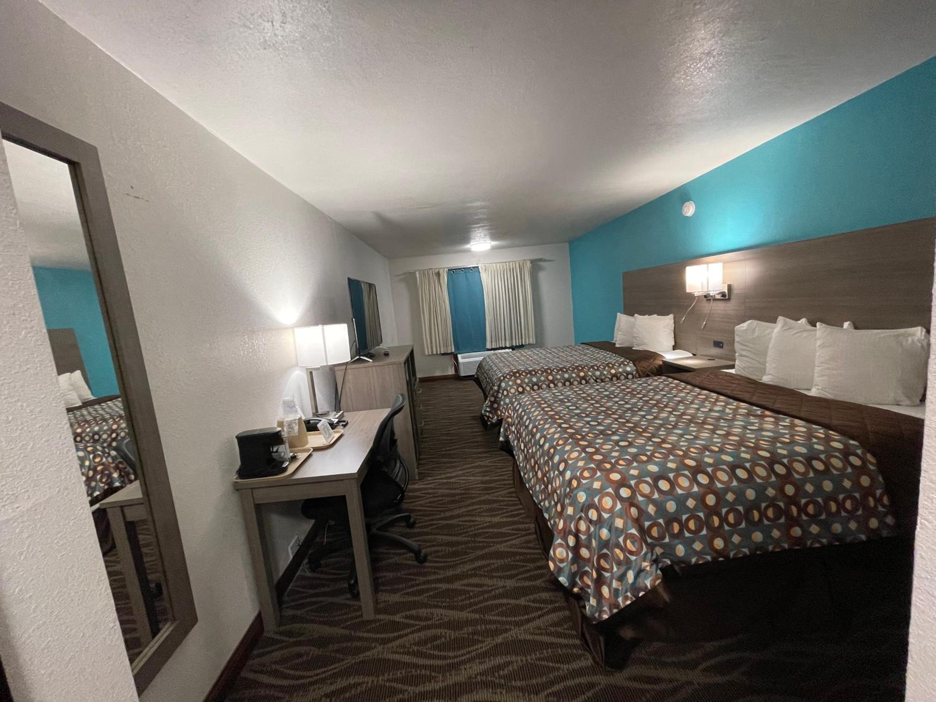 2 Queen Beds, Dog-Friendly, Non-Smoking - Photo 13