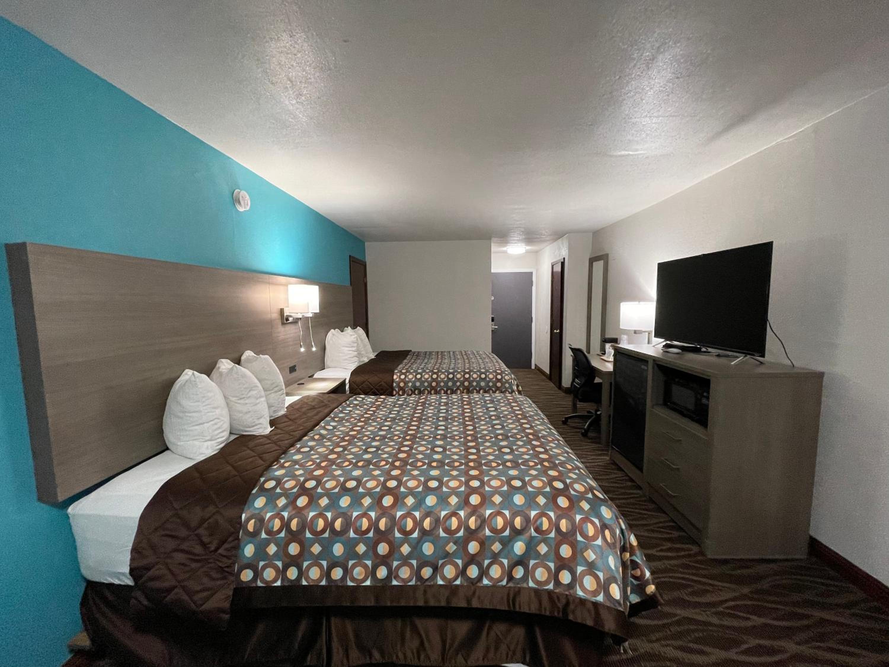 2 Queen Beds, Dog-Friendly, Non-Smoking - Photo 3