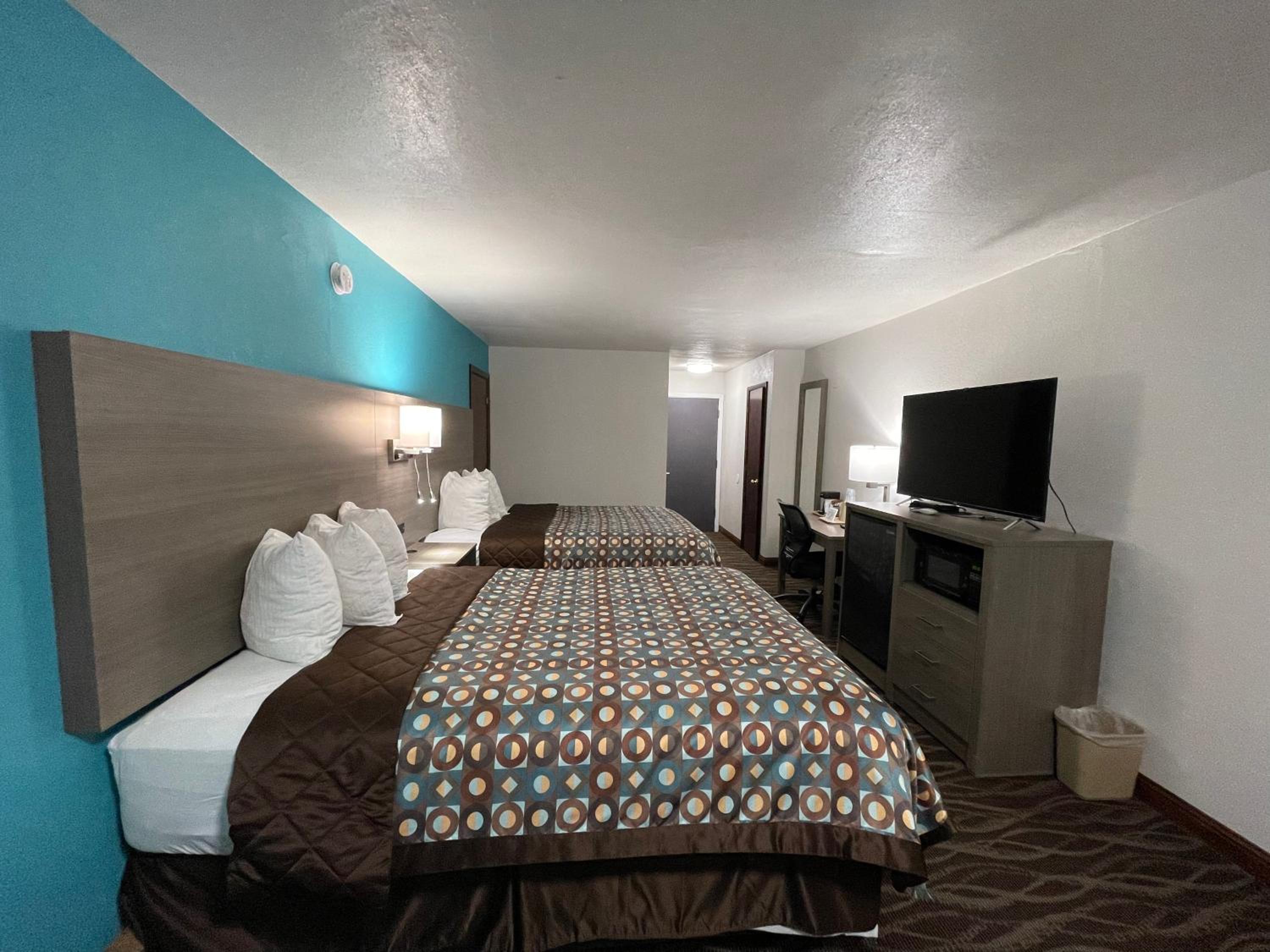 2 Queen Beds, Dog-Friendly, Non-Smoking - Photo 4
