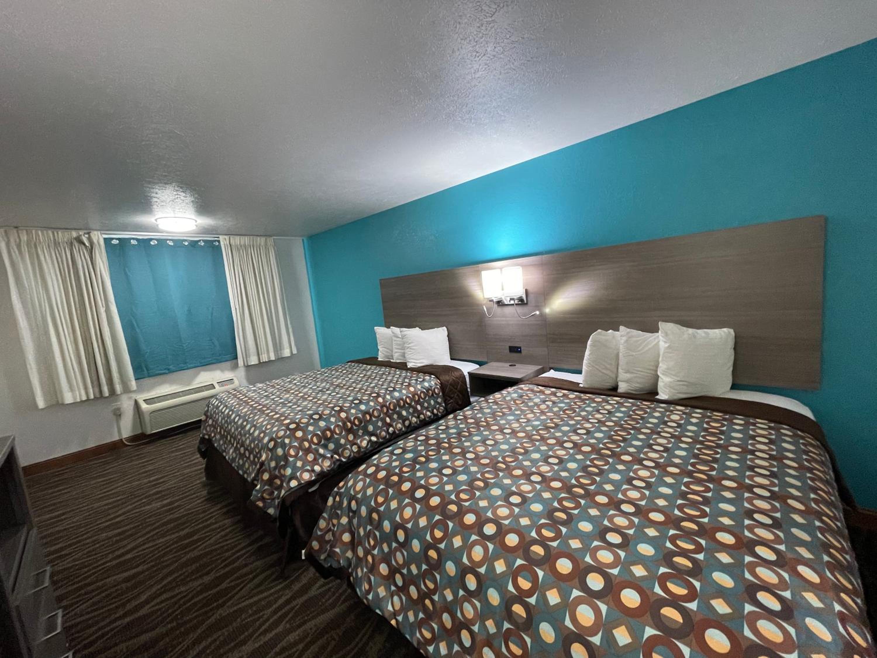 2 Queen Beds, Dog-Friendly, Non-Smoking - Photo 5
