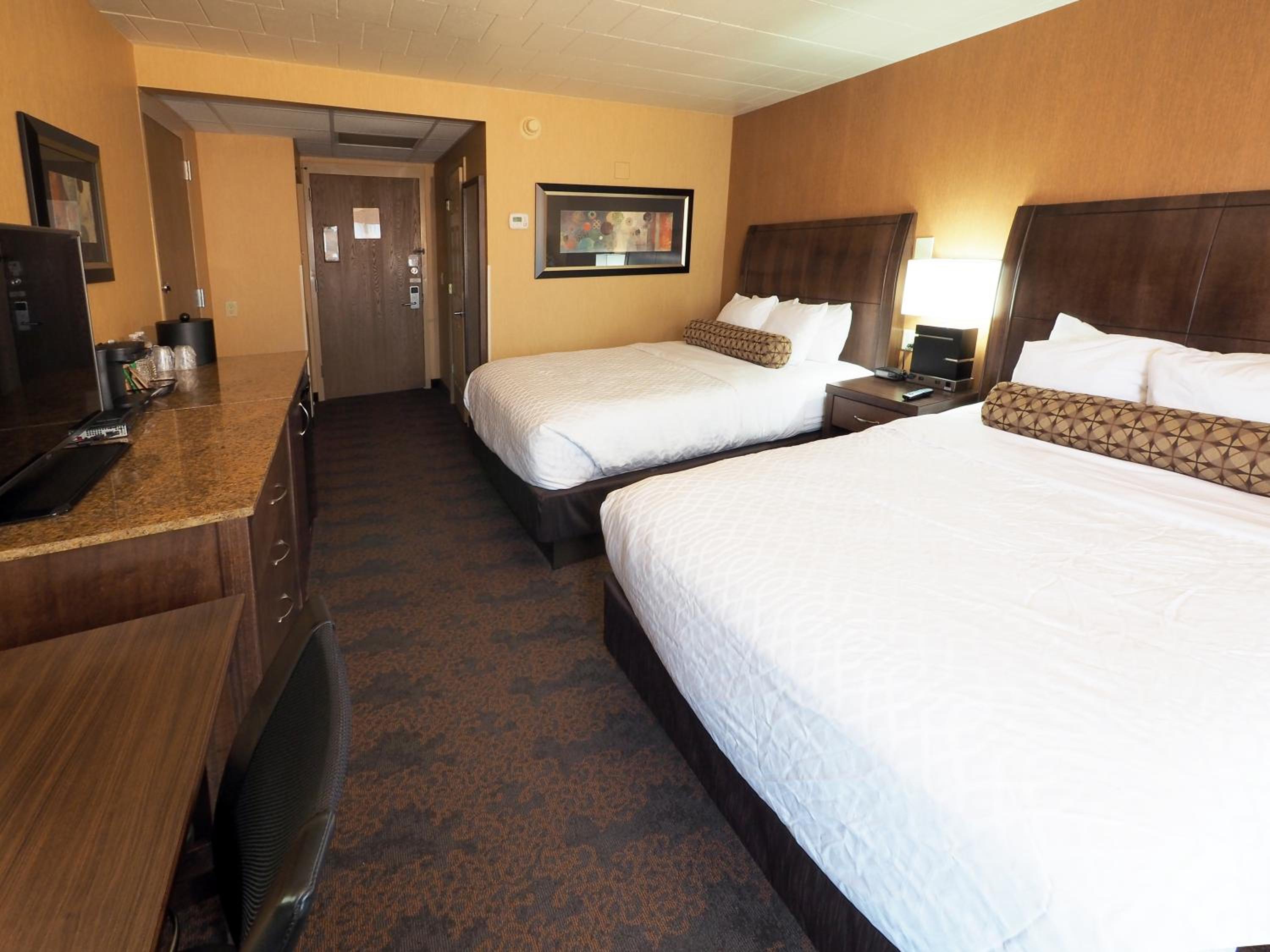 Queen Room with Two Queen Beds photo 1