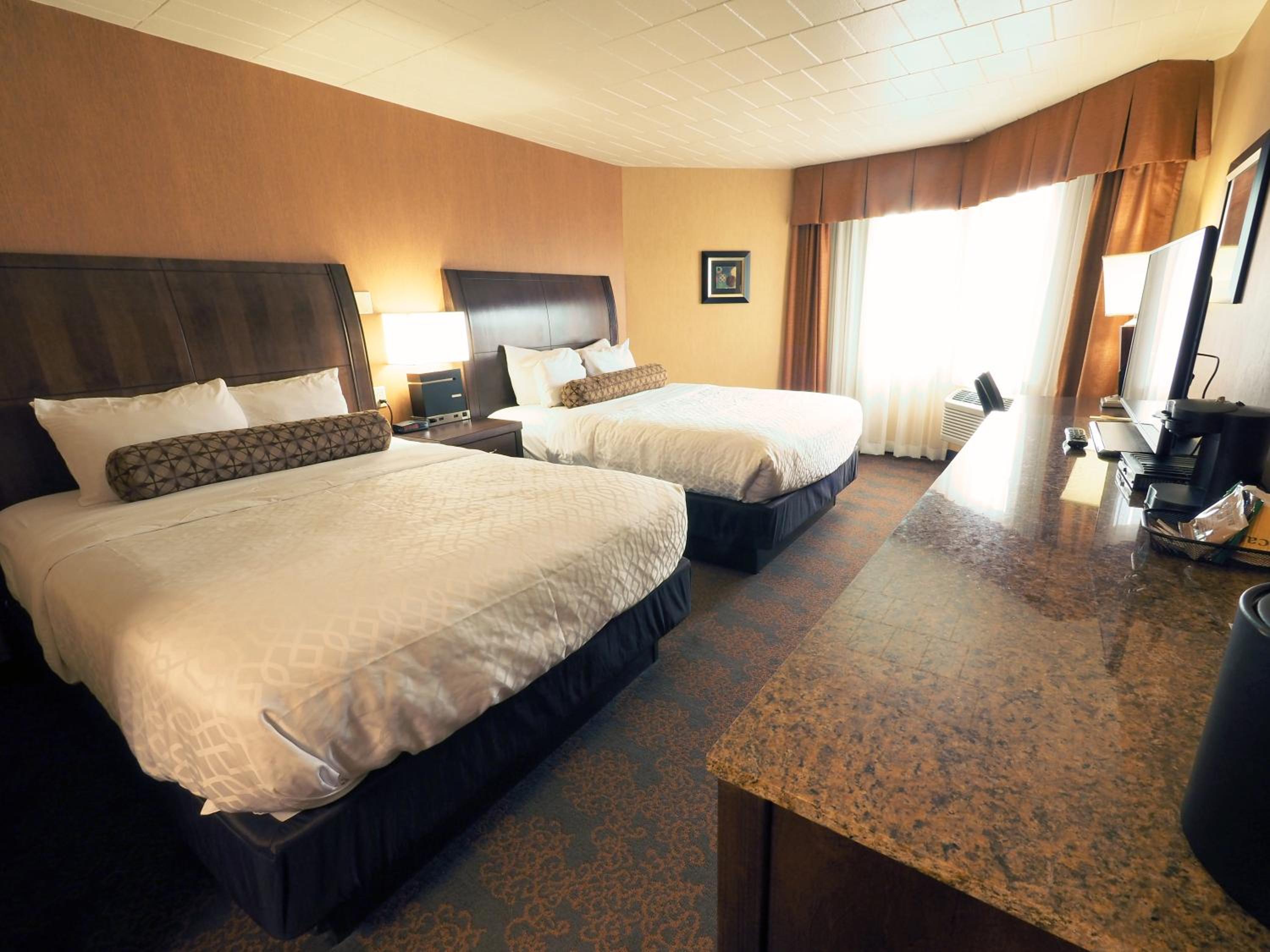 Queen Room with Two Queen Beds photo 2