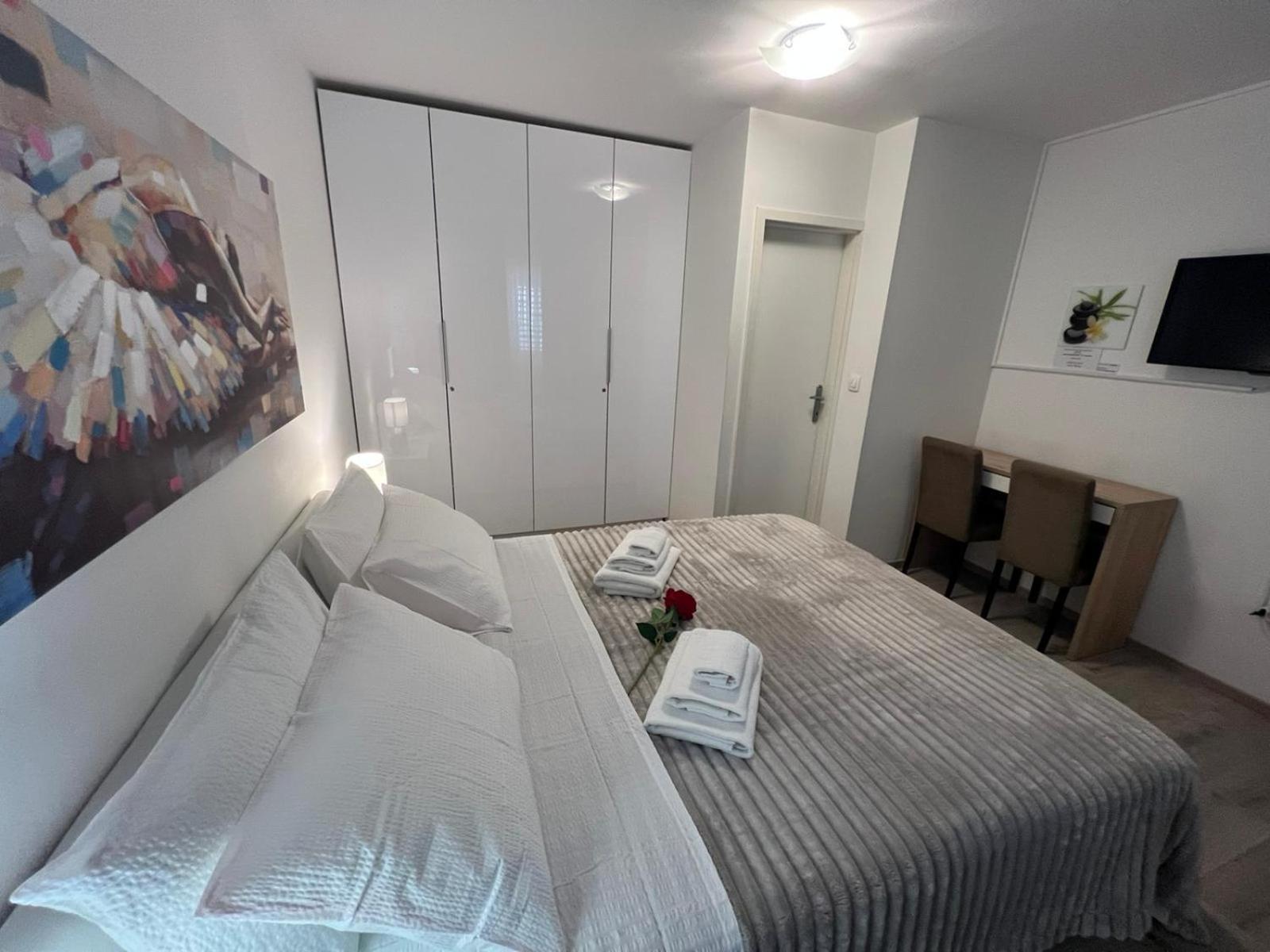 Double Room - Photo 4