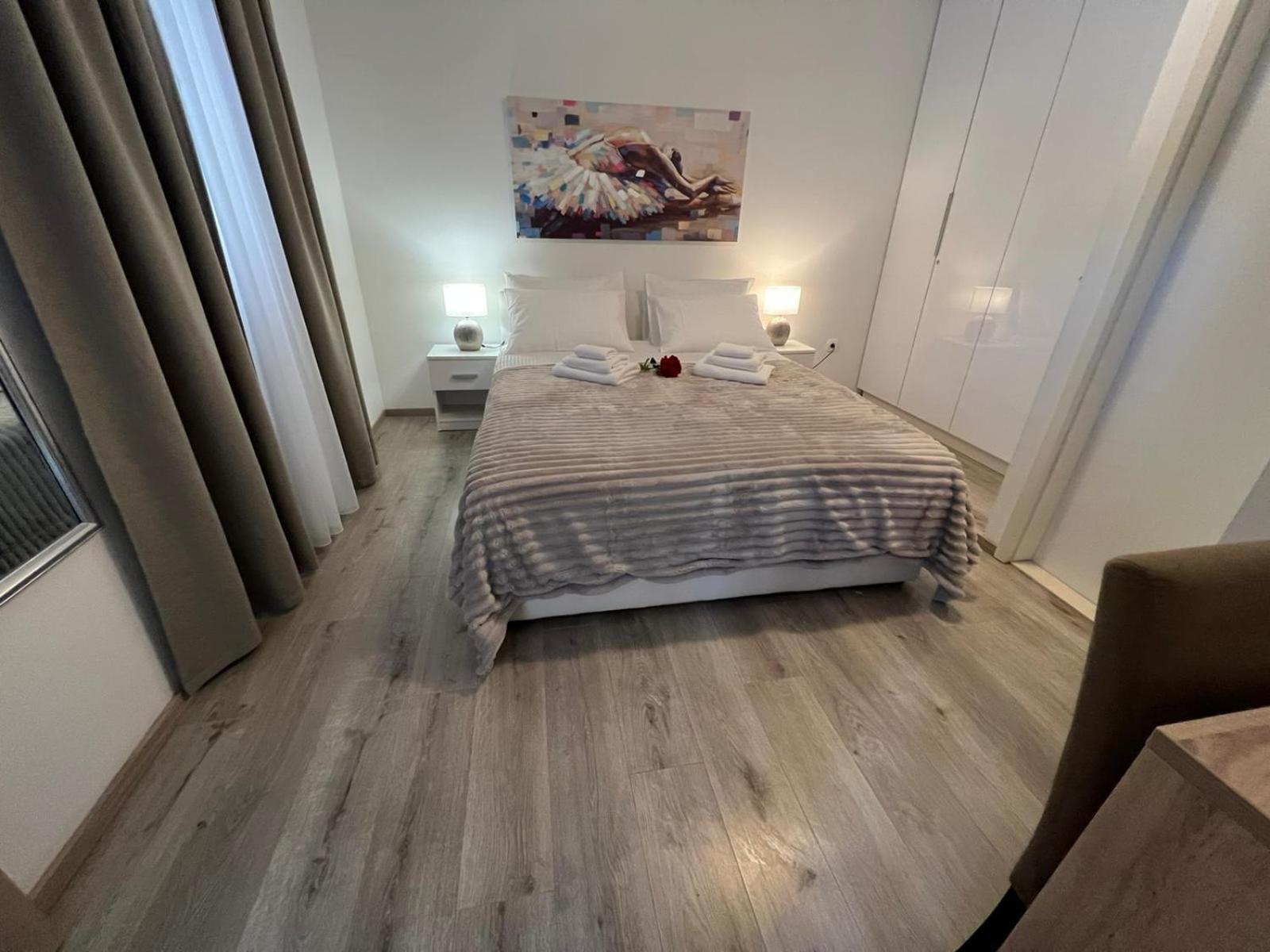 Double Room - Photo 6