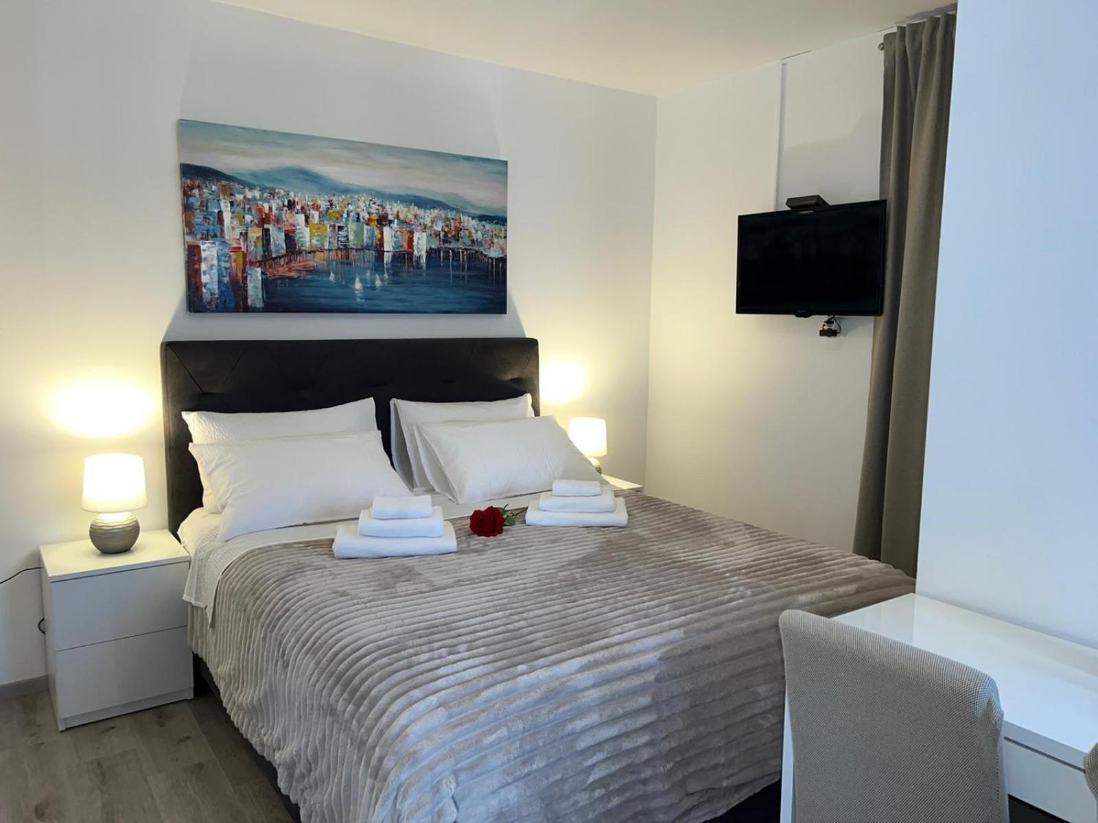 Deluxe Double Room - Photo 20