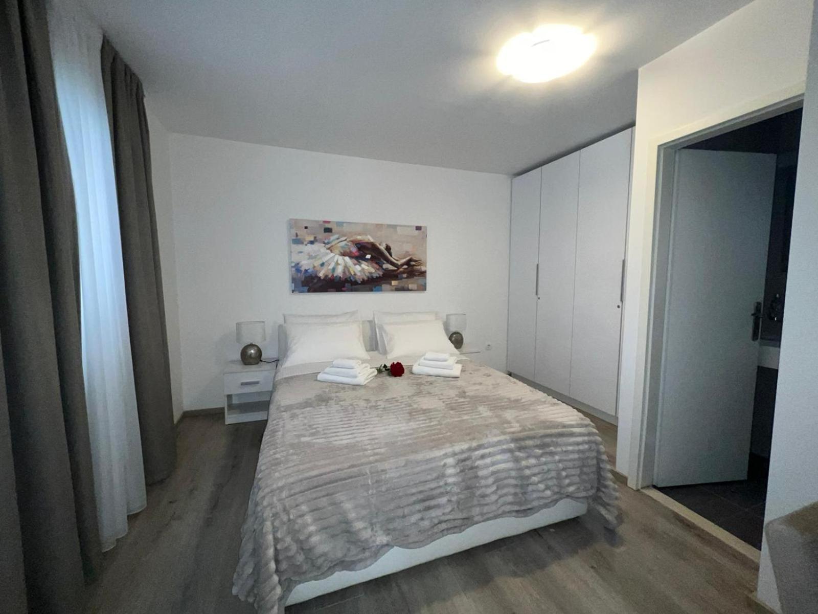 Double Room - Photo 28