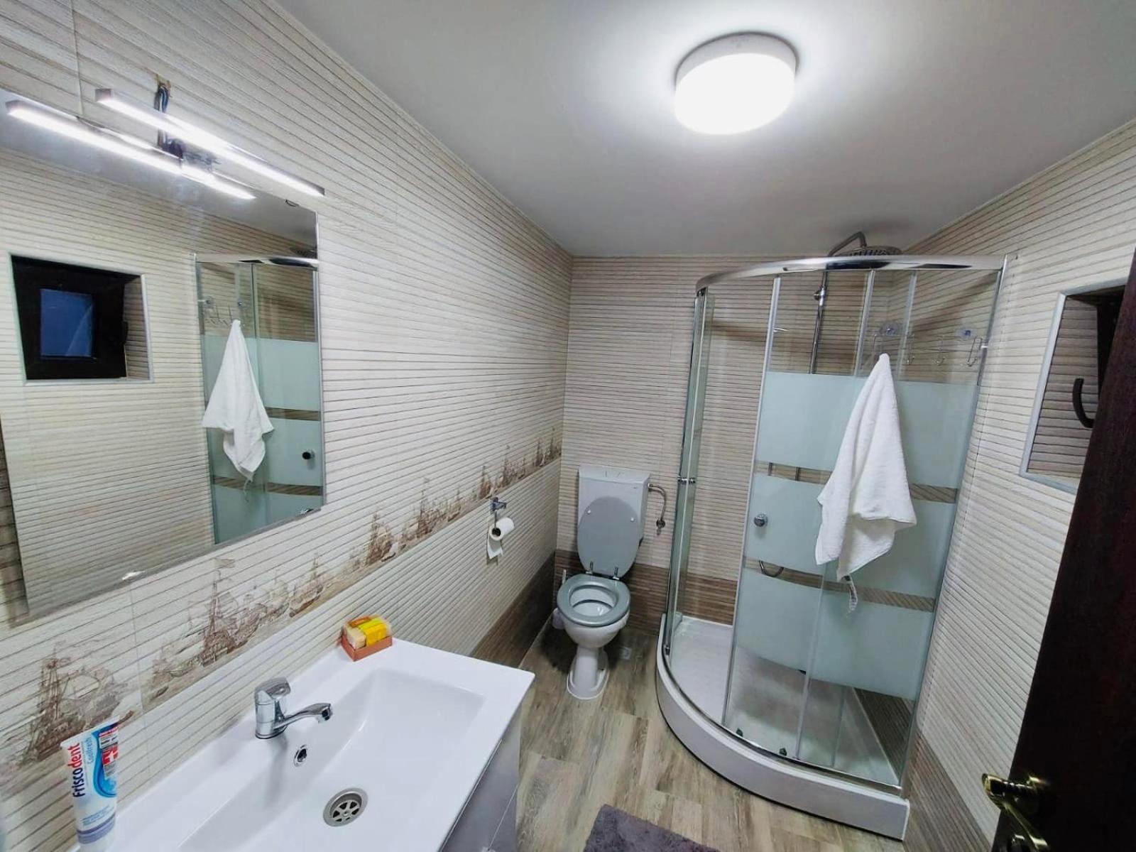 One-Bedroom Apartment - Photo 7