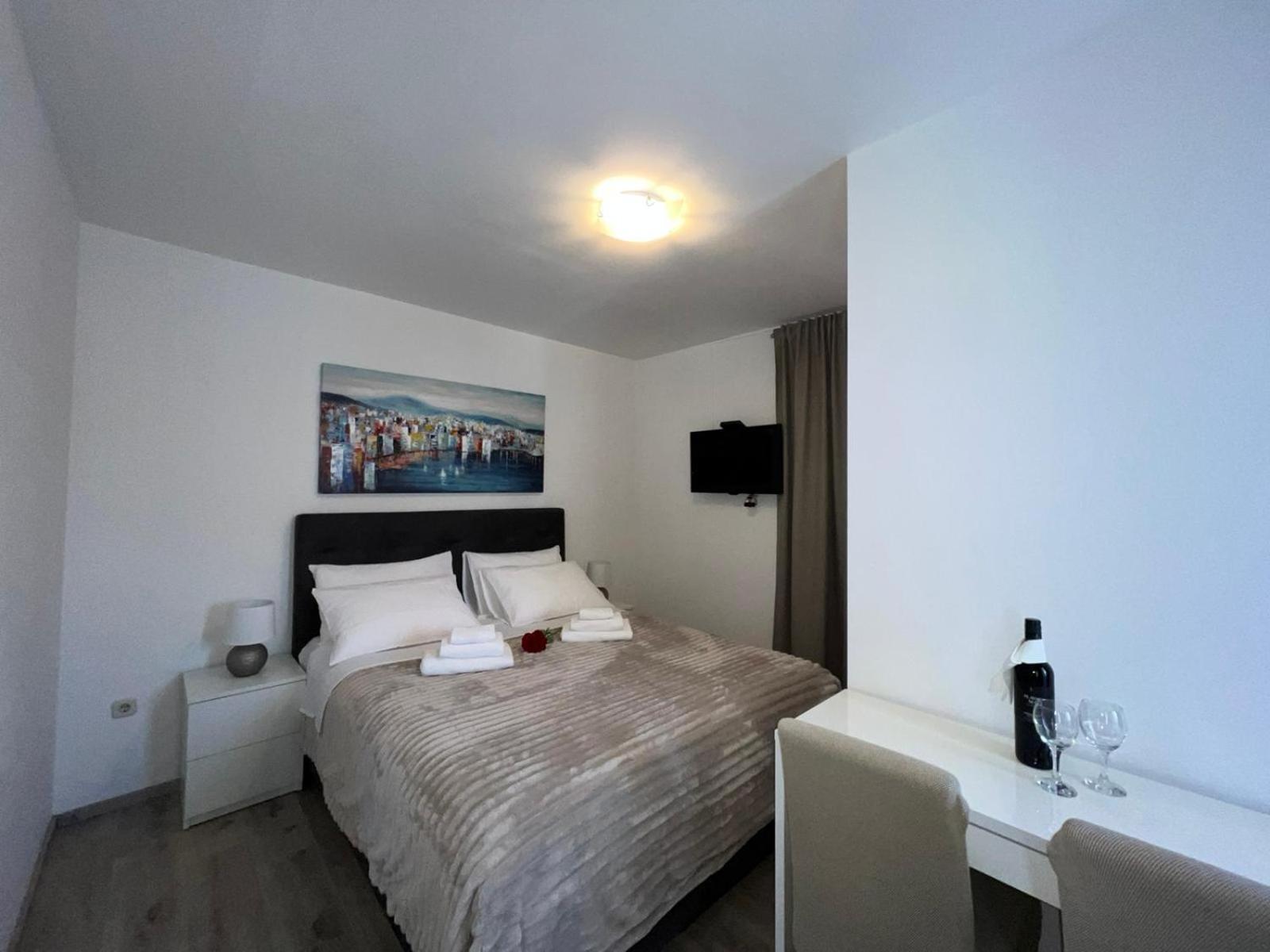 Deluxe Double Room - Photo 5