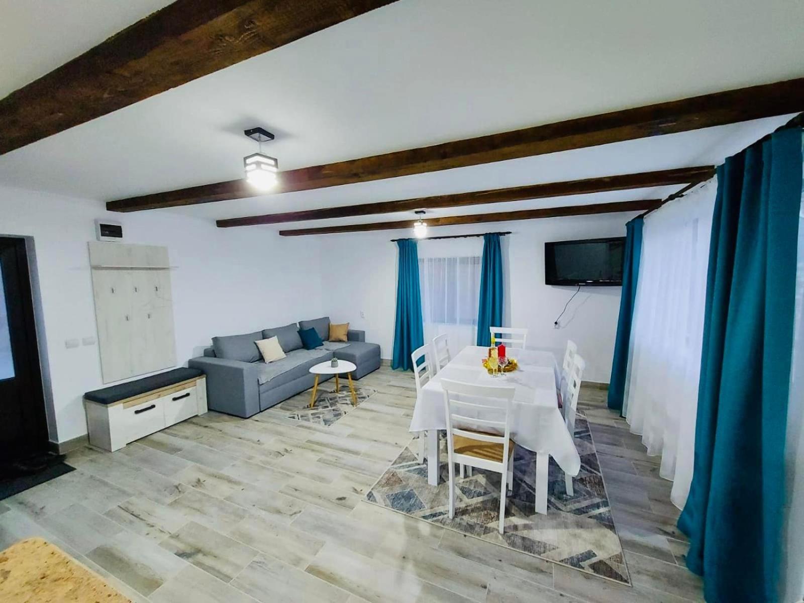 One-Bedroom Apartment - Photo 2