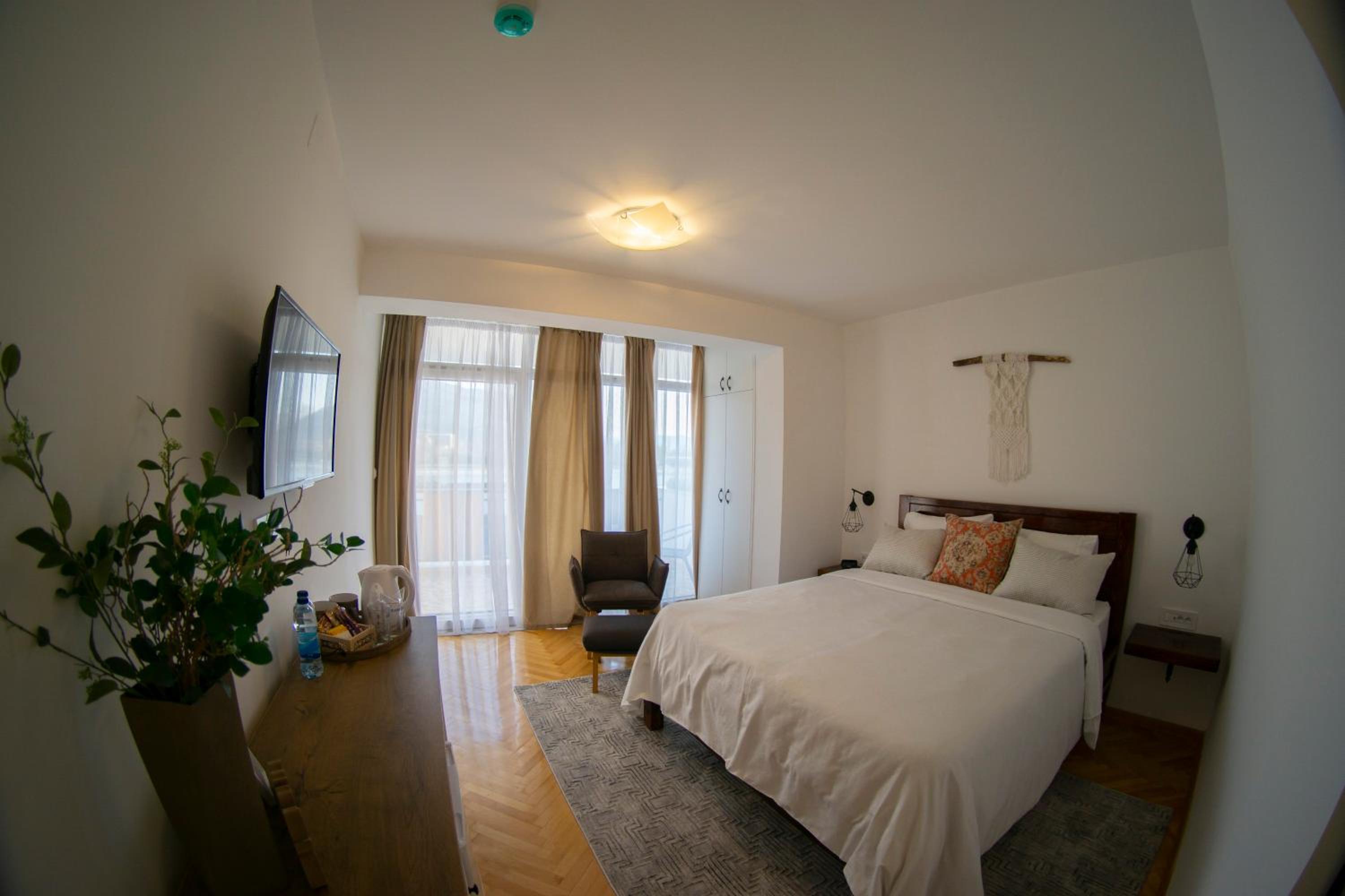 Deluxe Queen Room - Photo 1