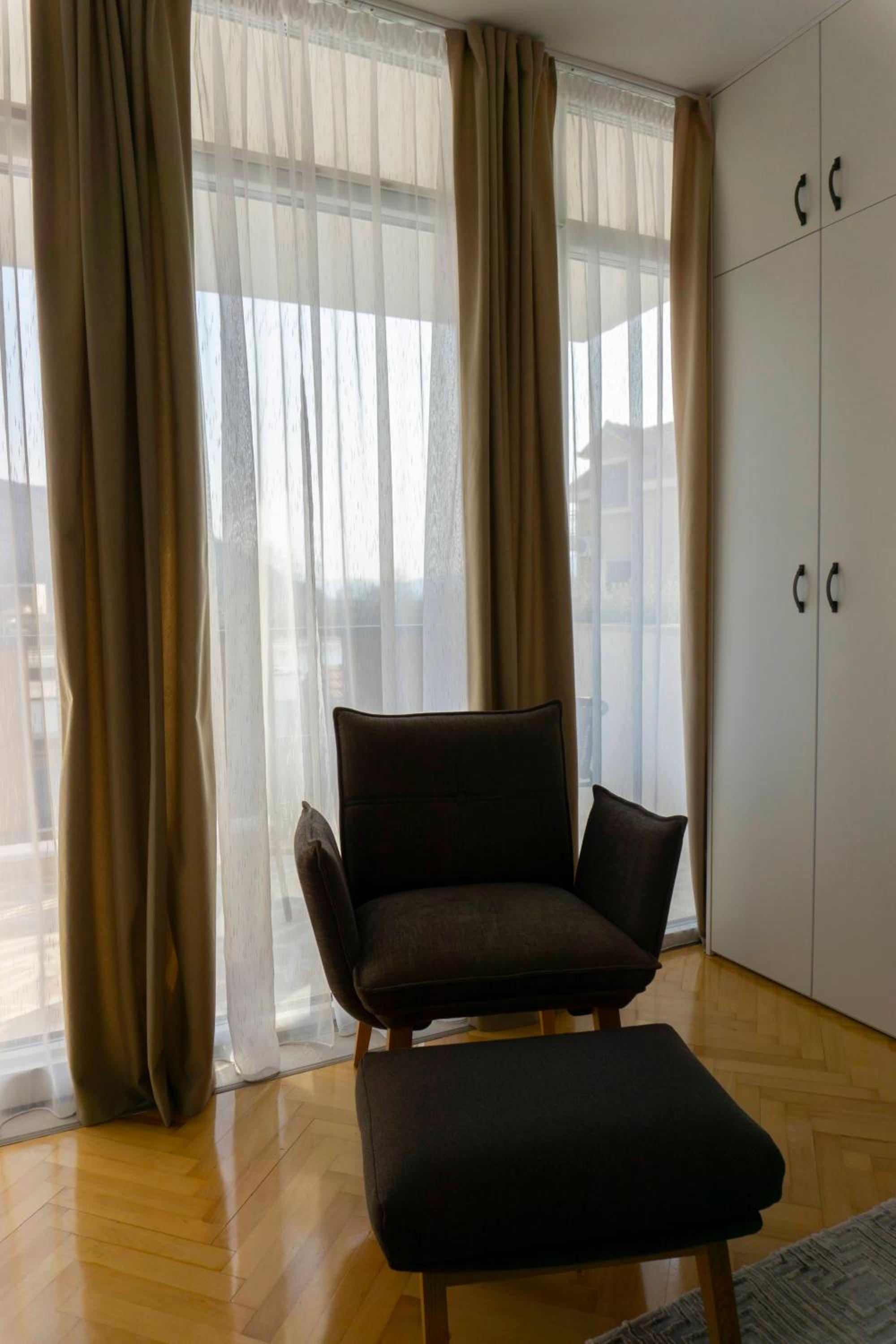 Deluxe Queen Room - Photo 9