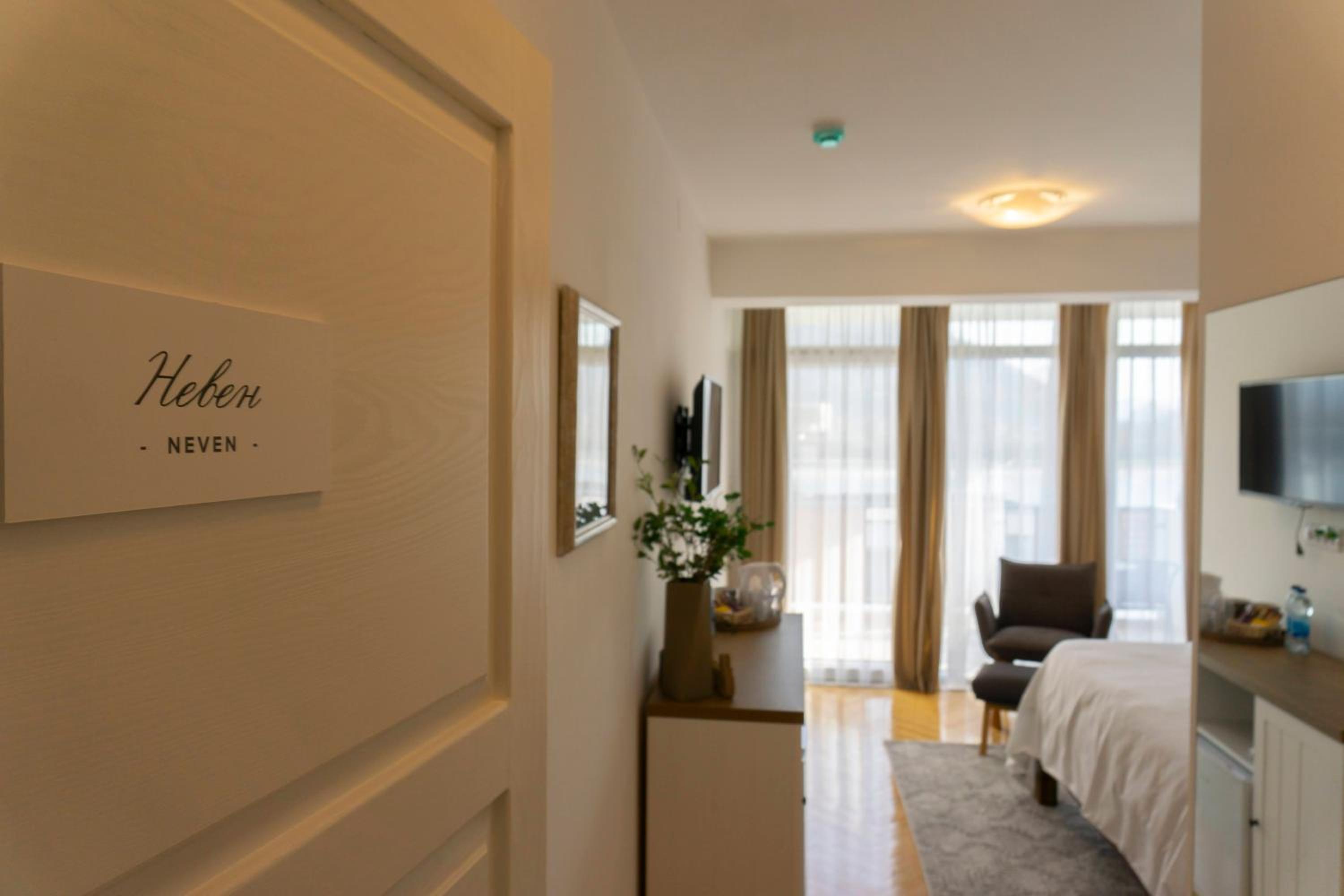 Deluxe Queen Room - Photo 3
