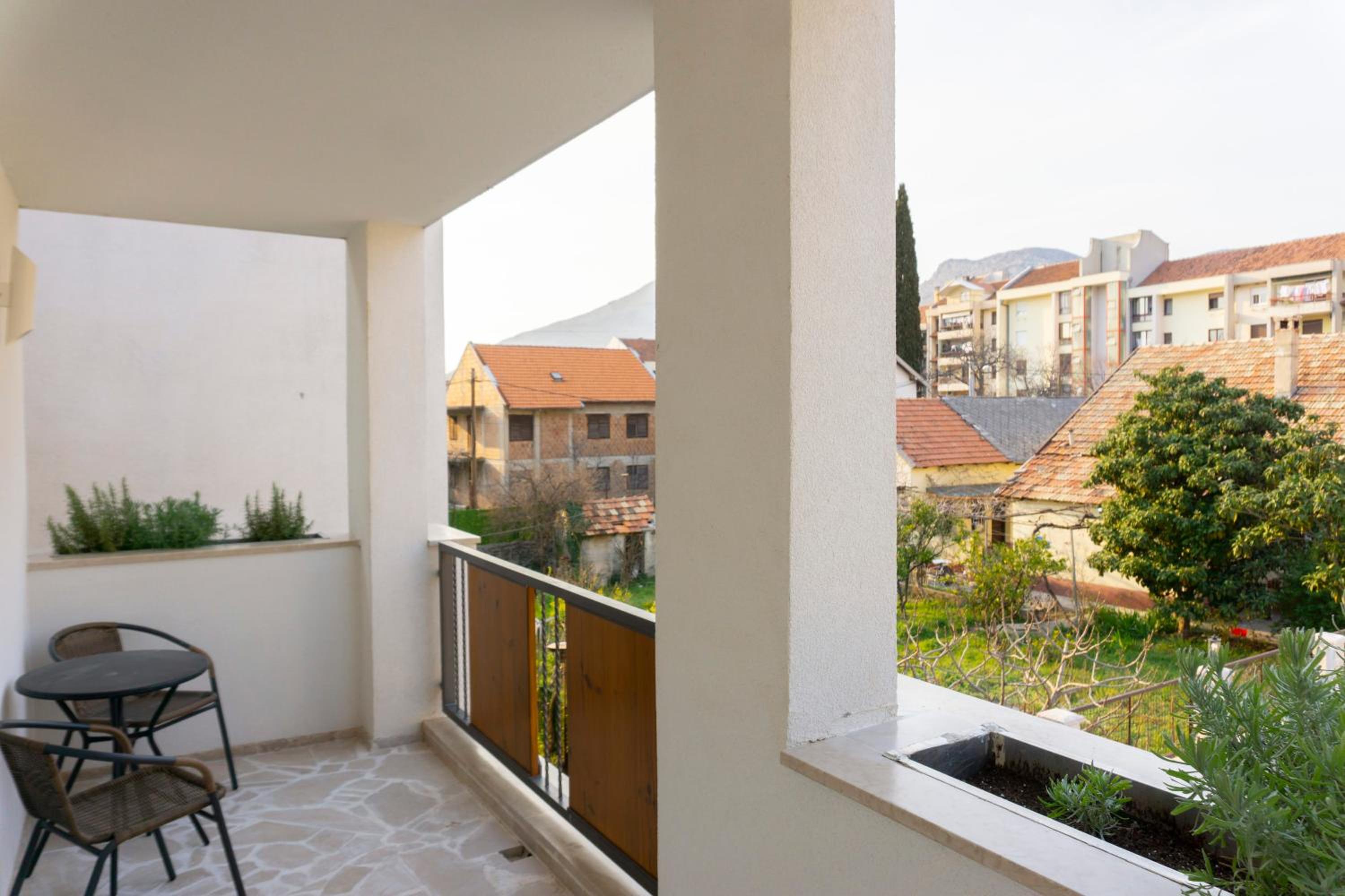 Deluxe Double Room with Balcony - Photo 18