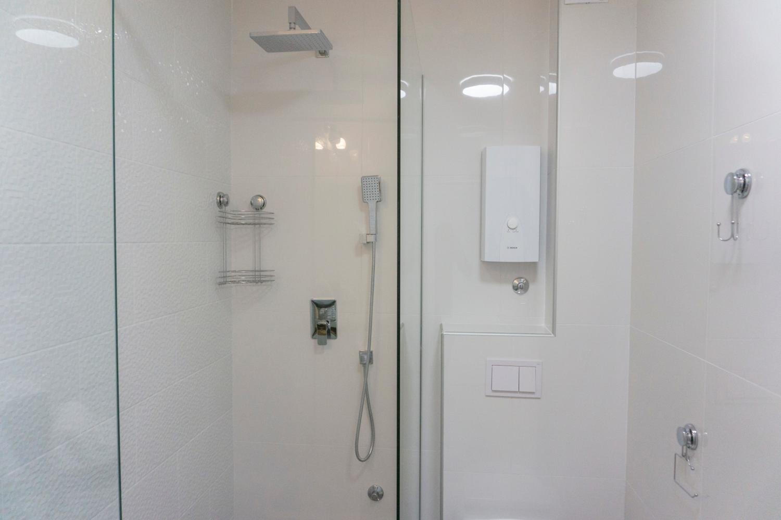 Deluxe Double Room with Balcony - Photo 12