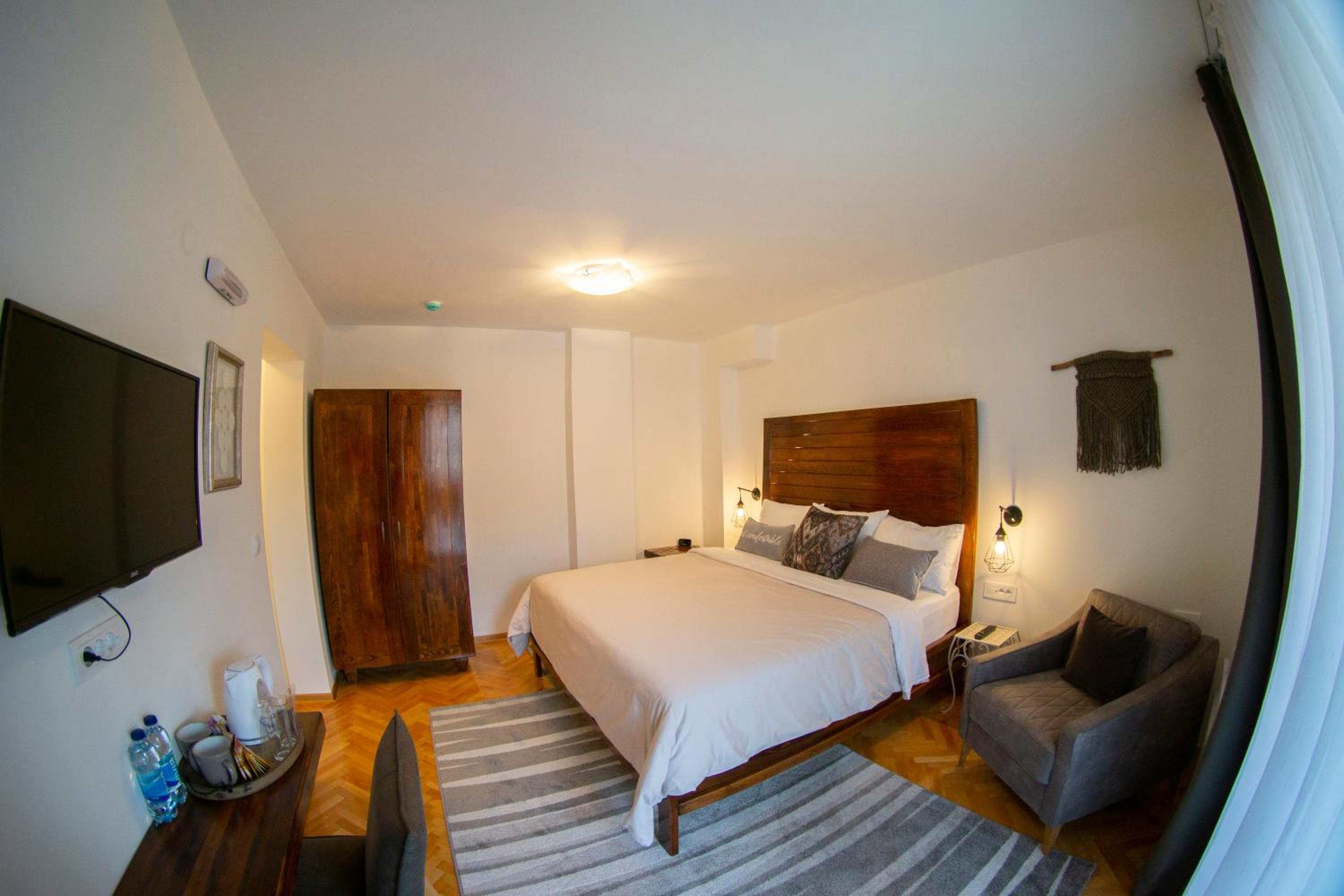 Deluxe Double Room with Balcony - Photo 1
