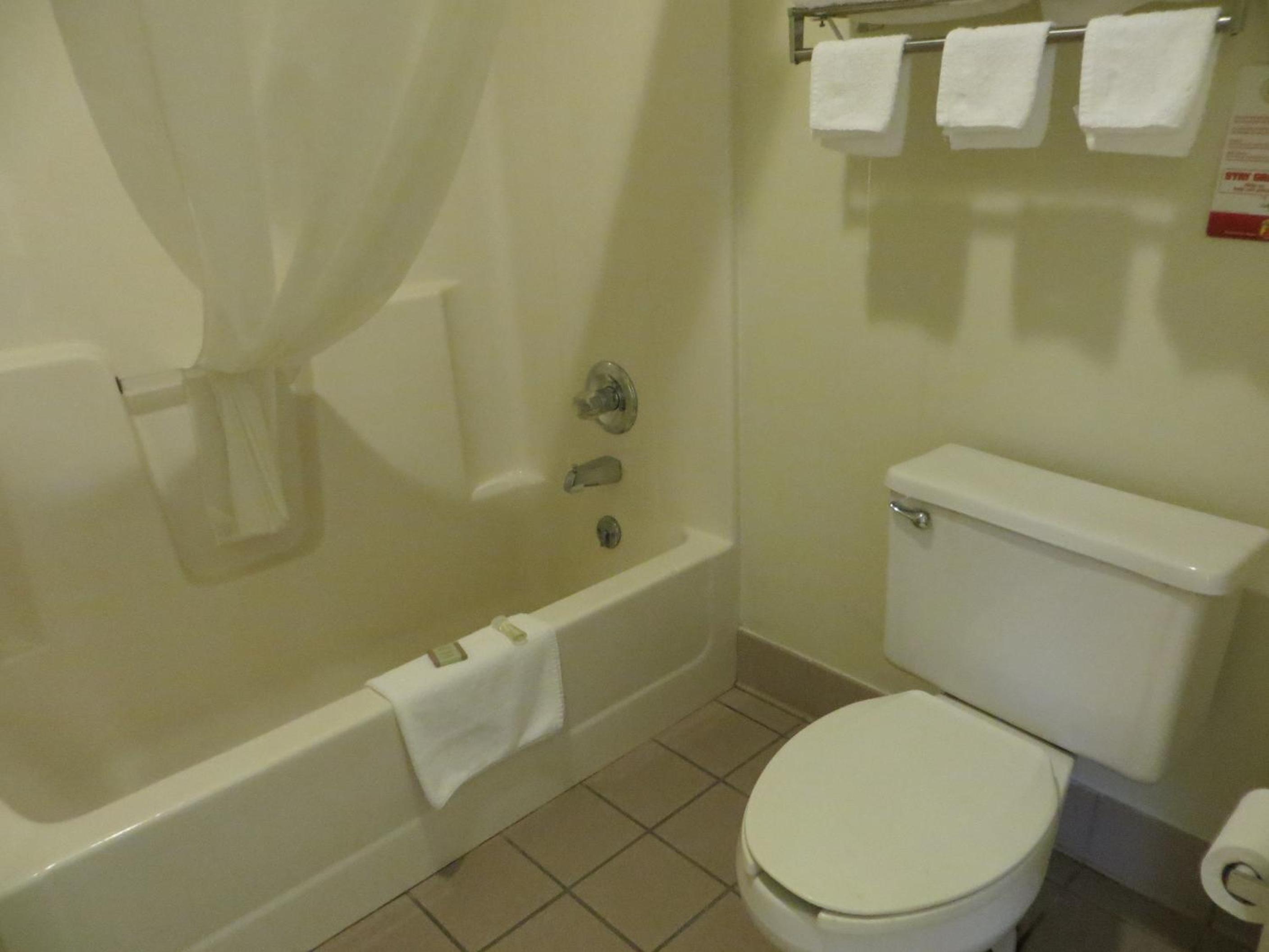 Queen Room - Non-Smoking - Photo 3
