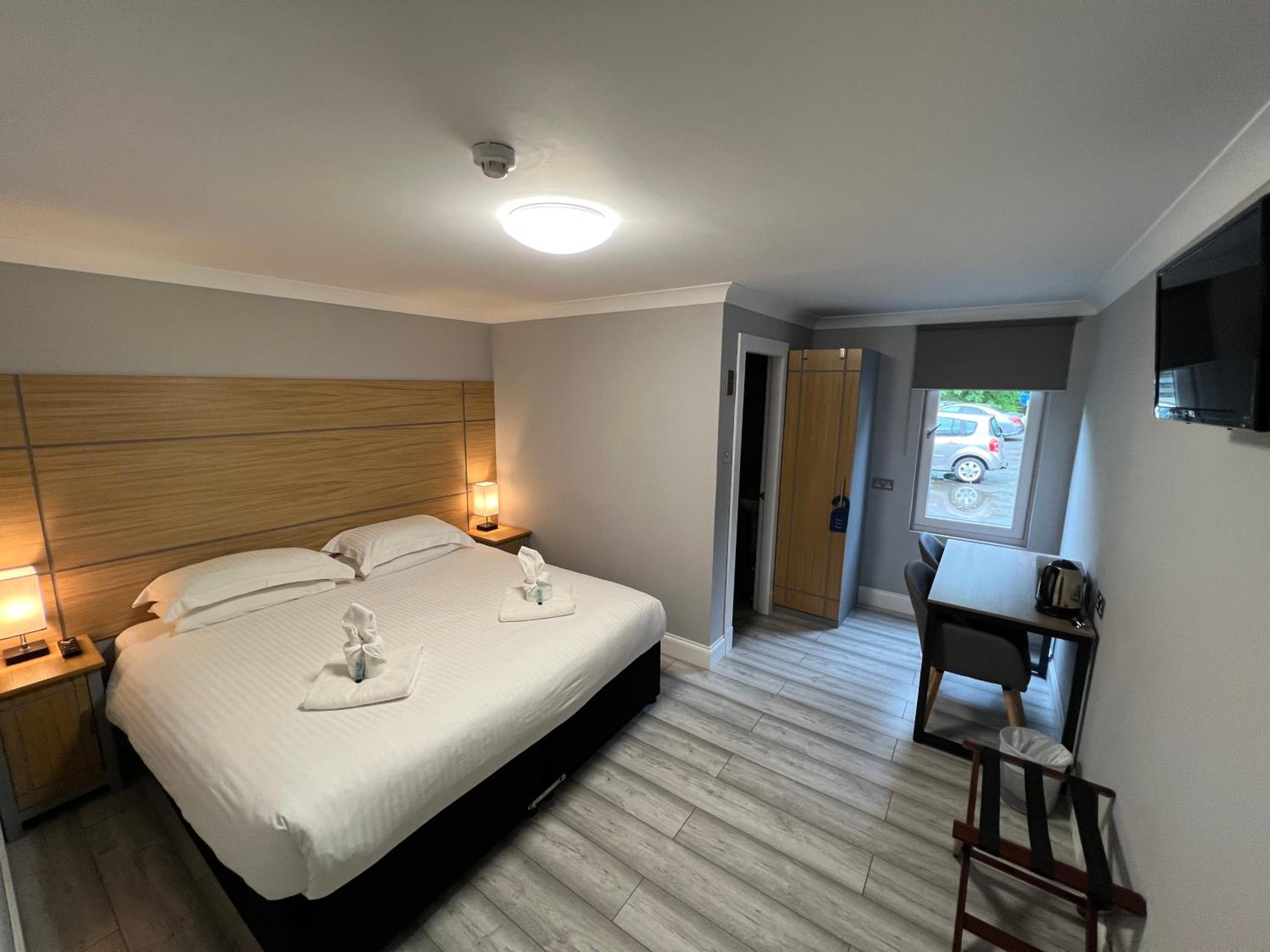Standard King Room - Photo 9