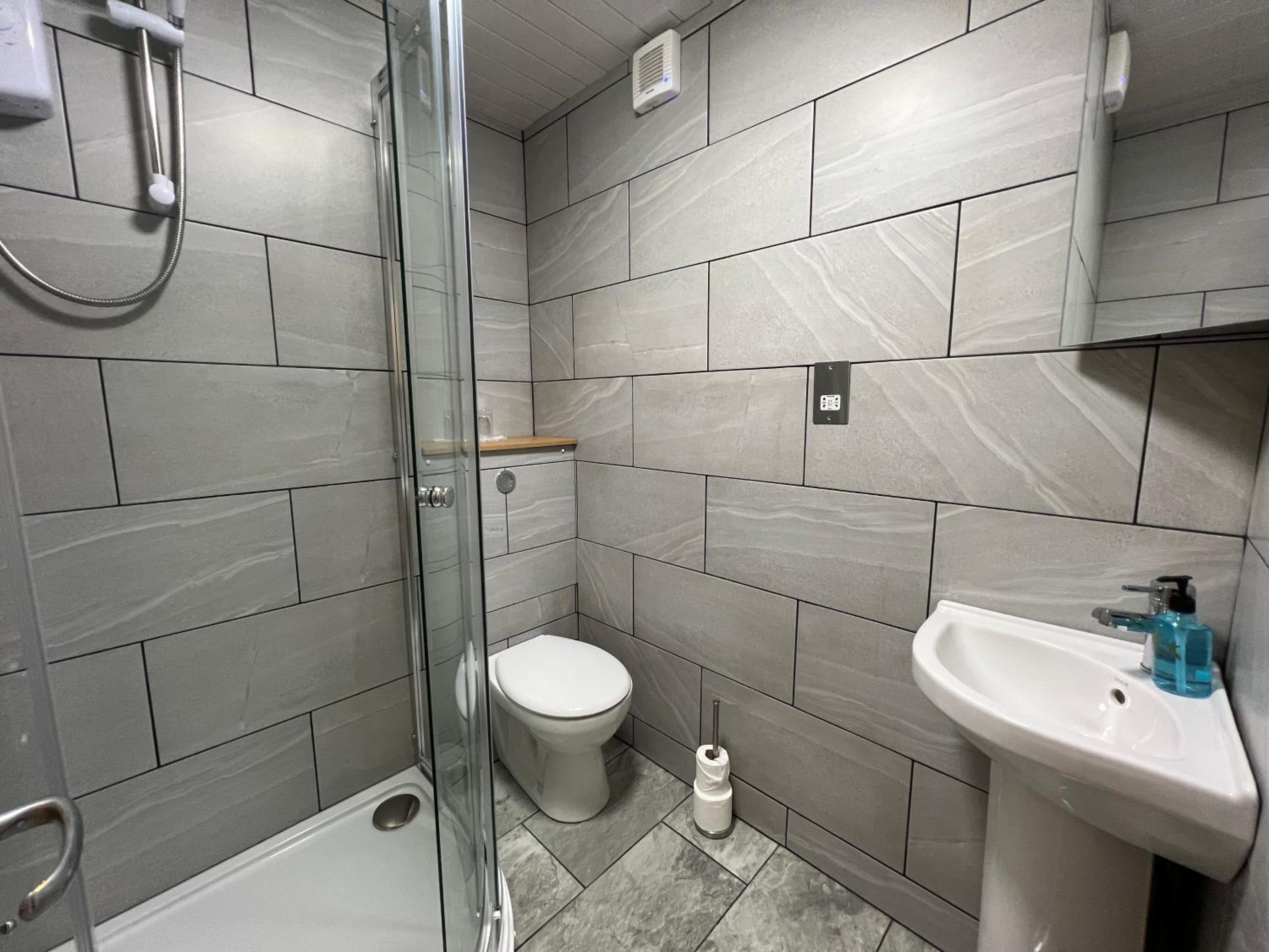 Standard King Room - Photo 14