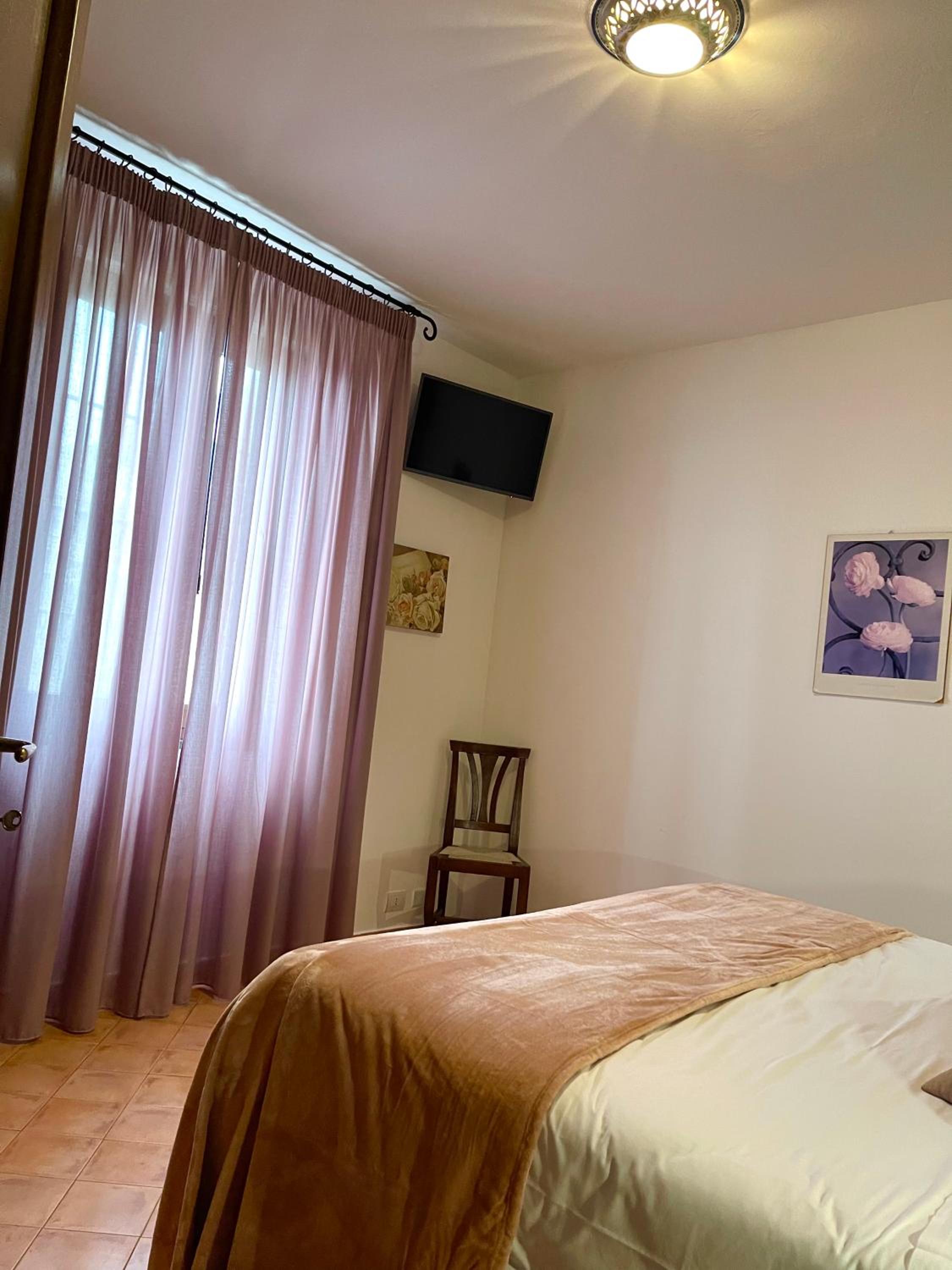 Double or Twin Room with Terrace - Photo 8
