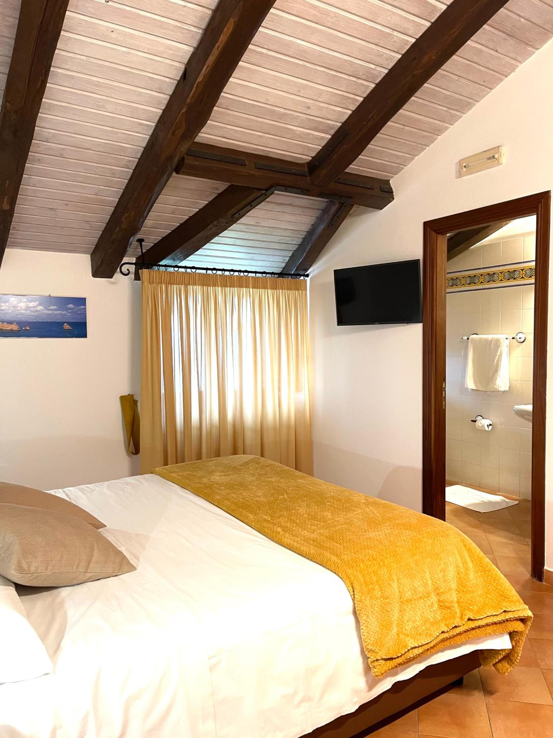 Comfort Quadruple Room - Photo 8