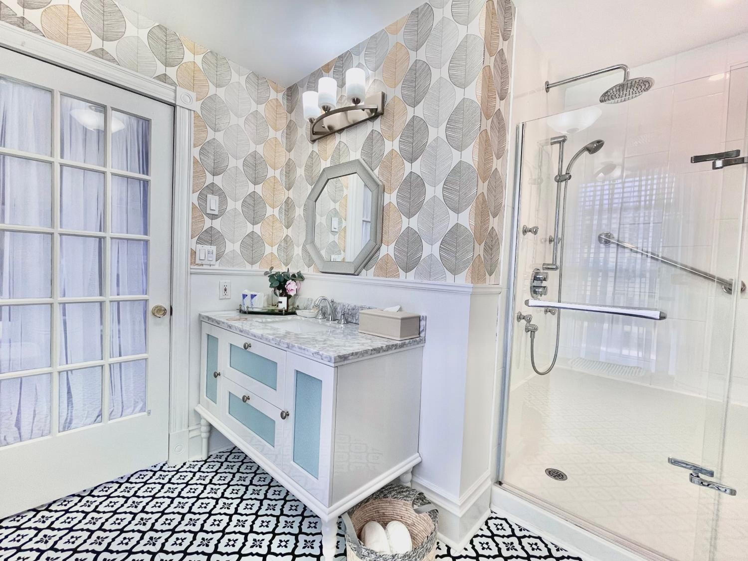 Deluxe Double Room with Shower - Photo 2
